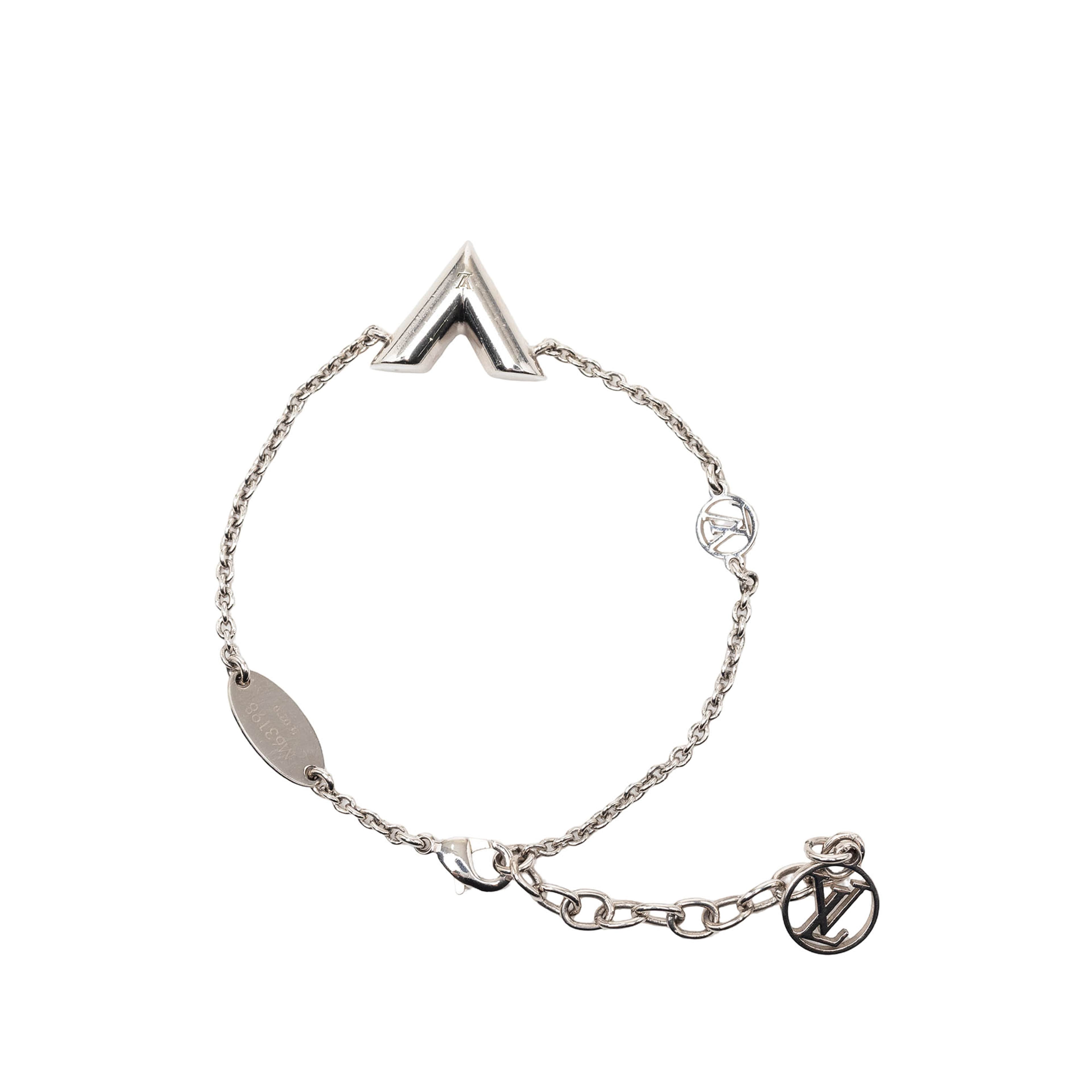 Louis Vuitton Brass Essential V Supple Bracelet, från Luxclusif, i färgen silver. Klicka för att öppna bilden i stort format