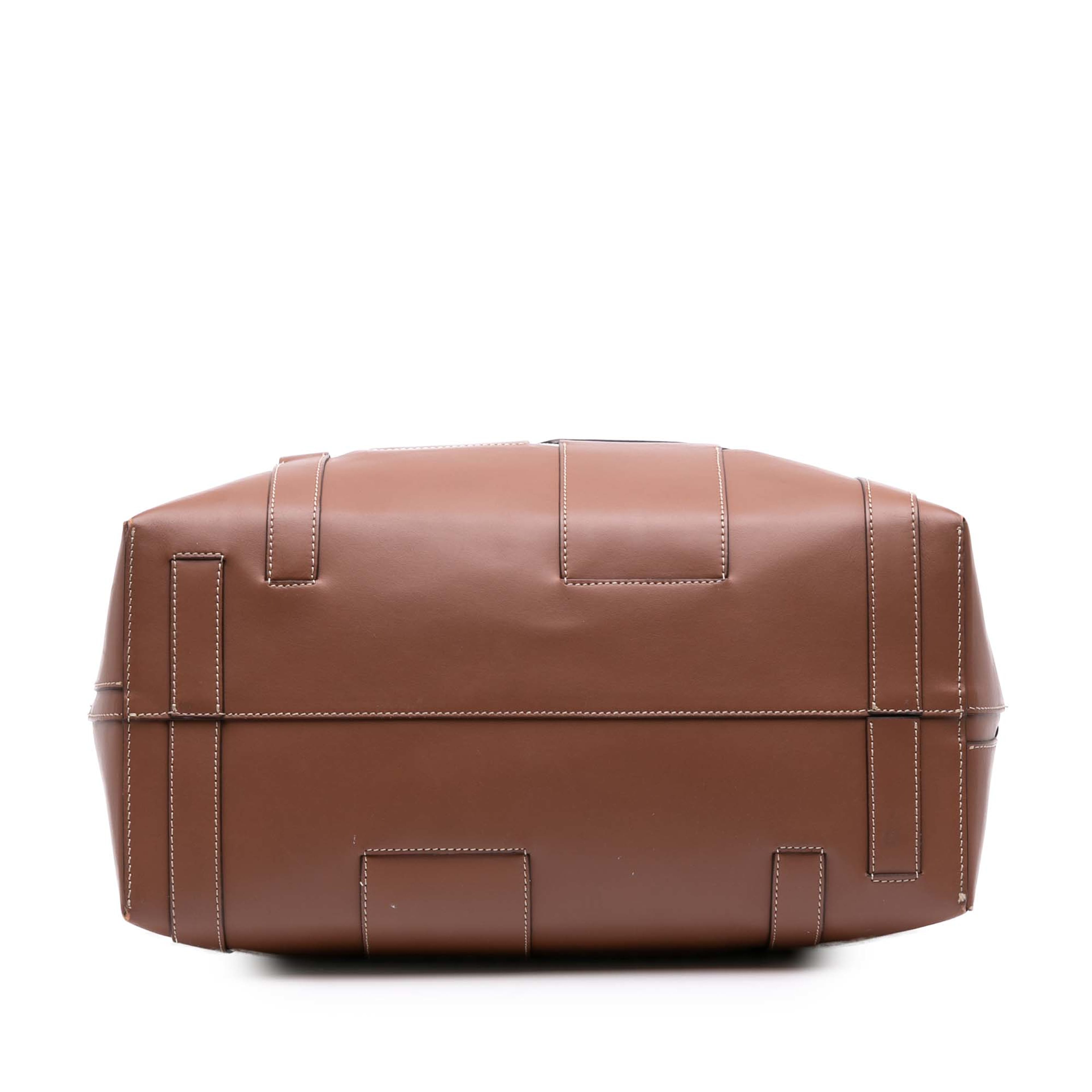 Burberry Large Leather Foster Tote, från Luxclusif, i färgen brown. Klicka för att öppna bilden i stort format