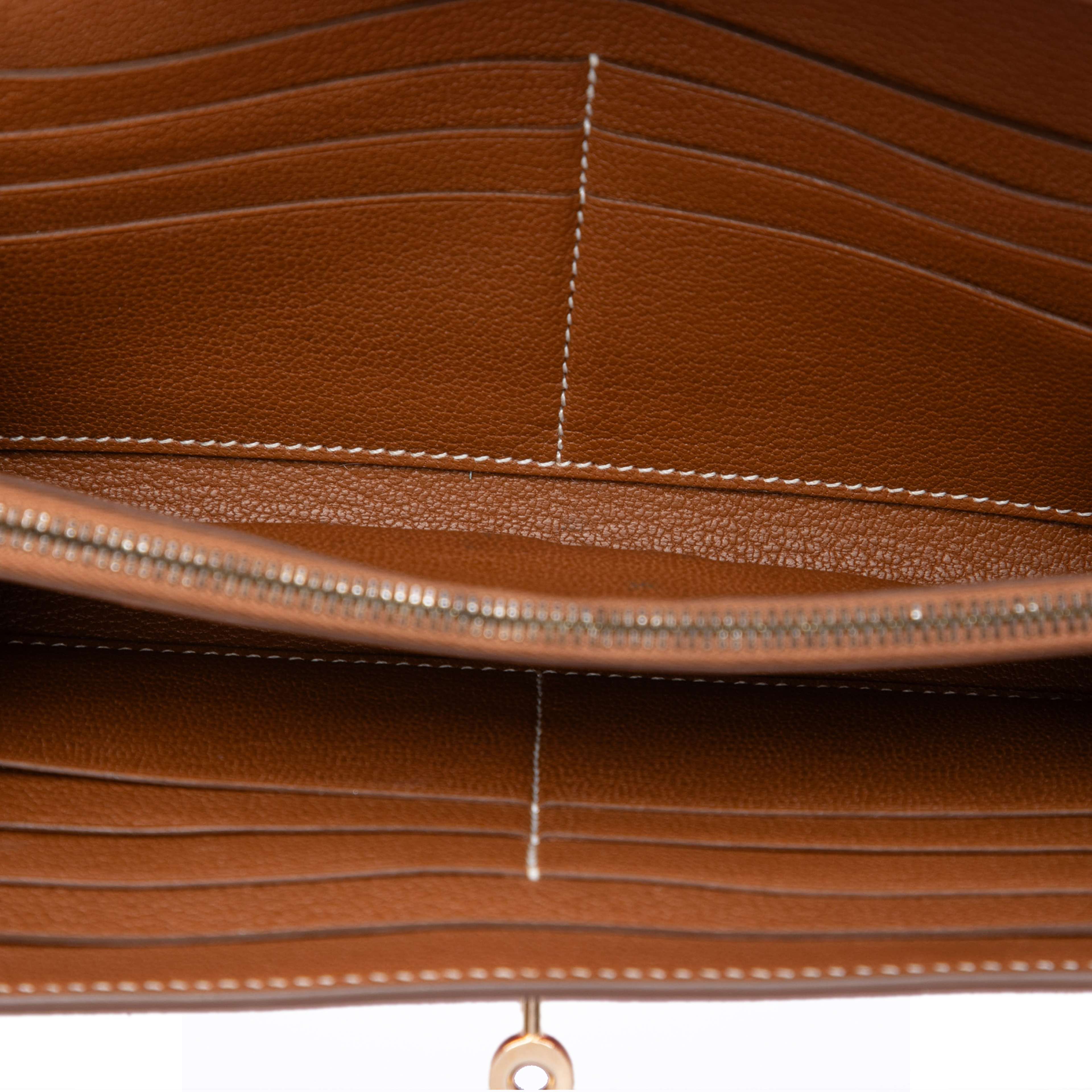 Hermès Epsom Verso Kelly Longue Wallet, från Luxclusif, i färgen rosa. Klicka för att öppna bilden i stort format