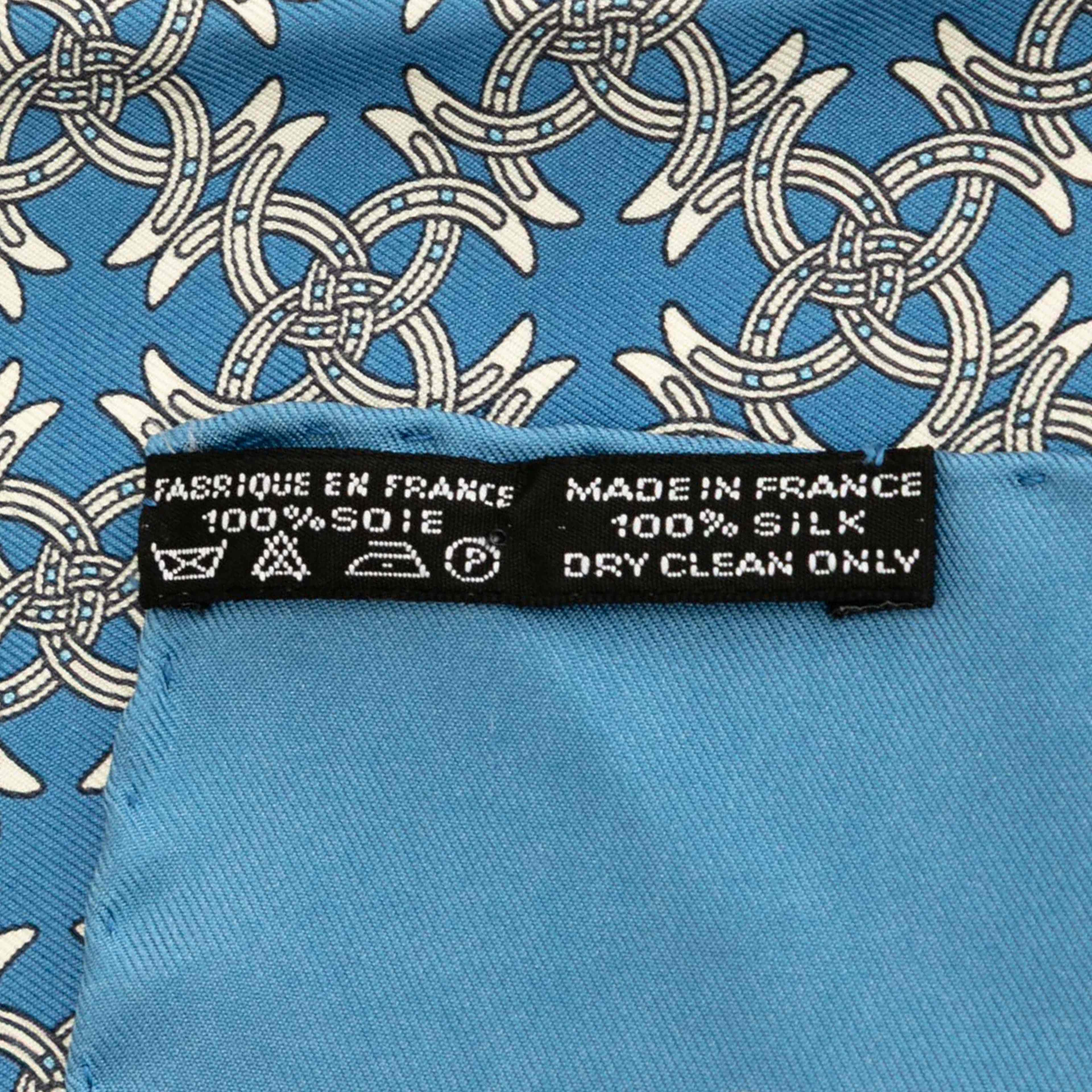 Hermès Printed Silk Handkerchief, från Luxclusif, i färgen blue. Klicka för att öppna bilden i stort format