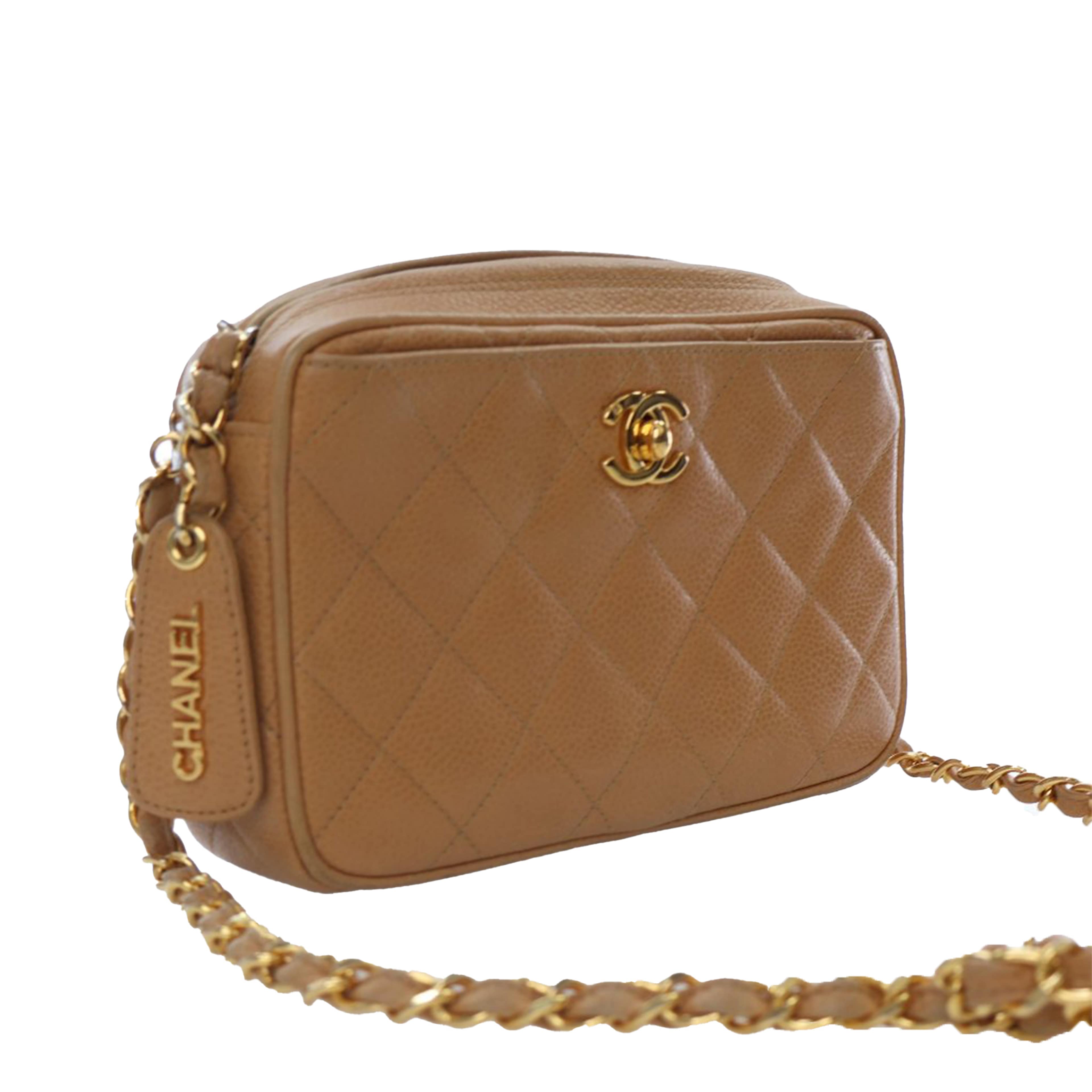 Chanel Cc Quilted Caviar Camera Bag, från Luxclusif, i färgen camel. Klicka för att öppna bilden i stort format