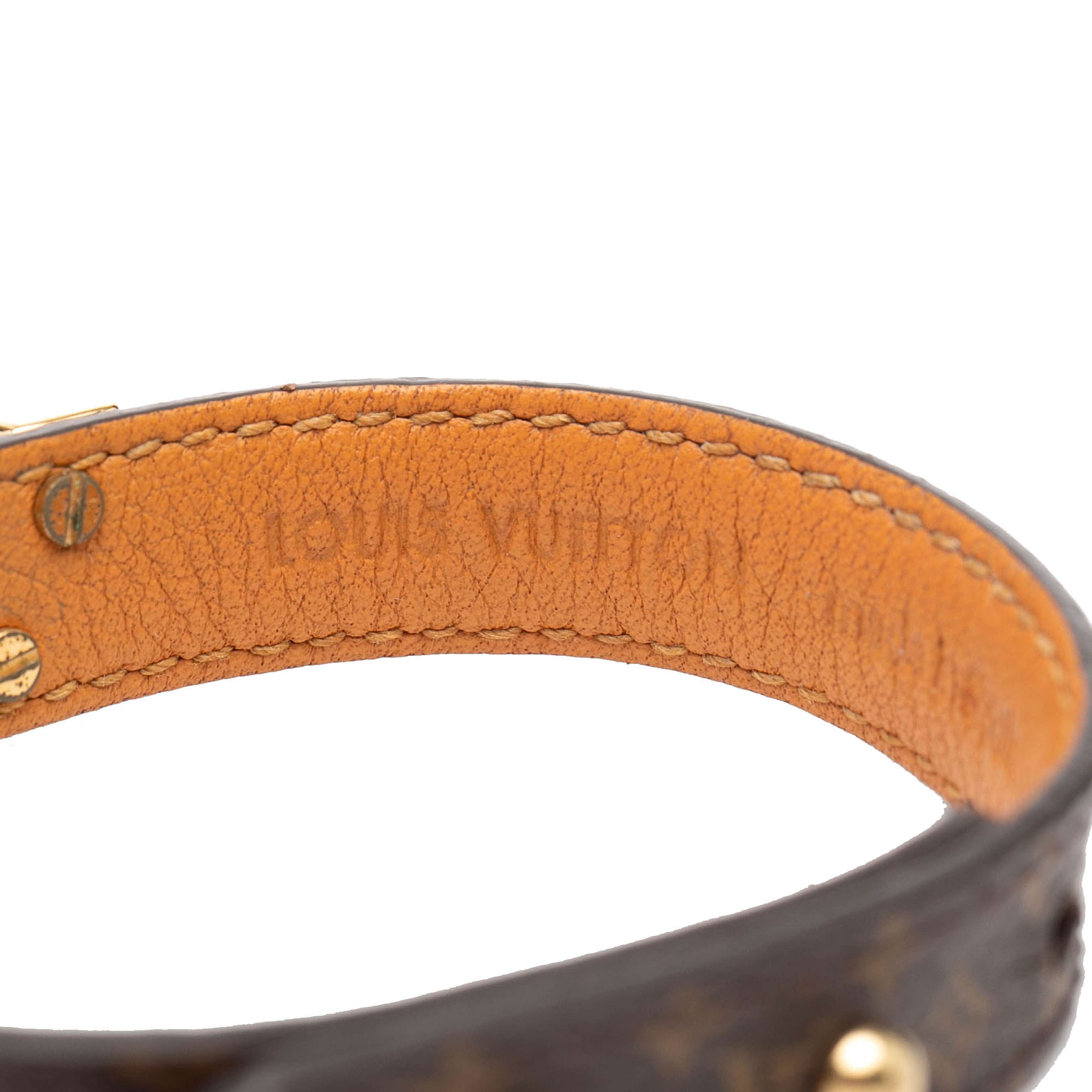 Louis Vuitton Monogram Essential V Bracelet, från Luxclusif, i färgen brown. Klicka för att öppna bilden i stort format