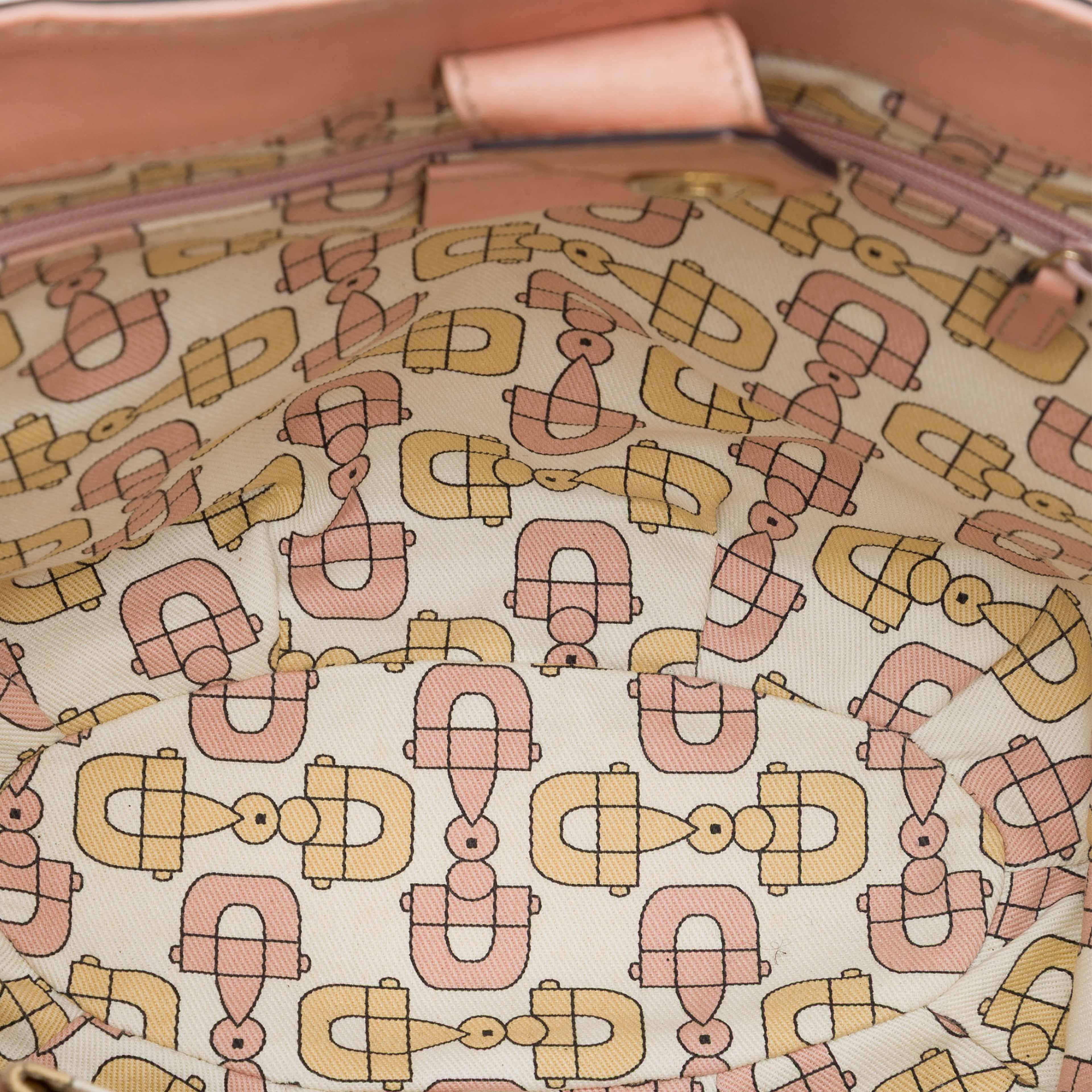 Gucci Guccissima Abbey D Ring Handbag, från Luxclusif, i färgen rosa. Klicka för att öppna bilden i stort format