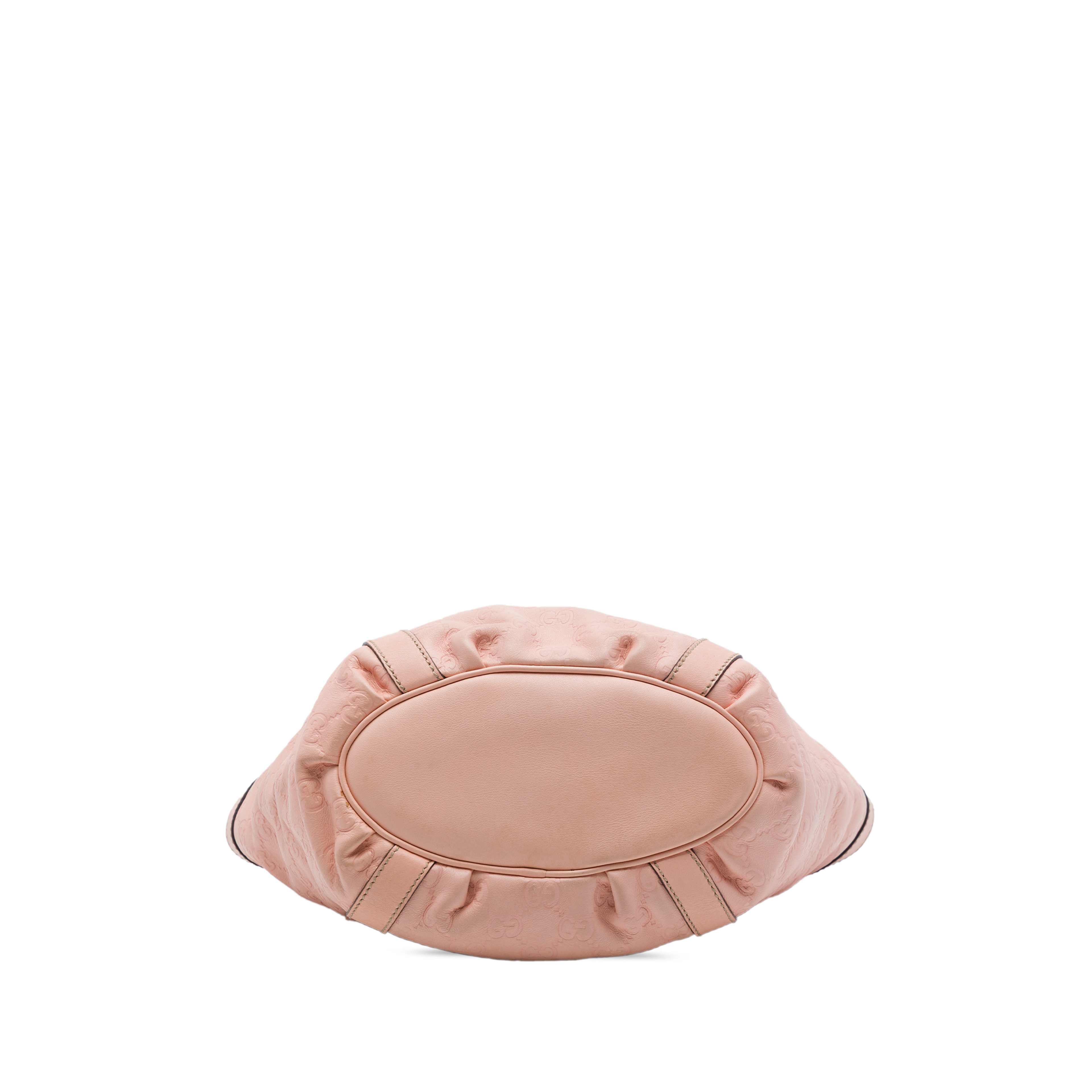 Gucci Guccissima Abbey D Ring Handbag, från Luxclusif, i färgen rosa. Klicka för att öppna bilden i stort format
