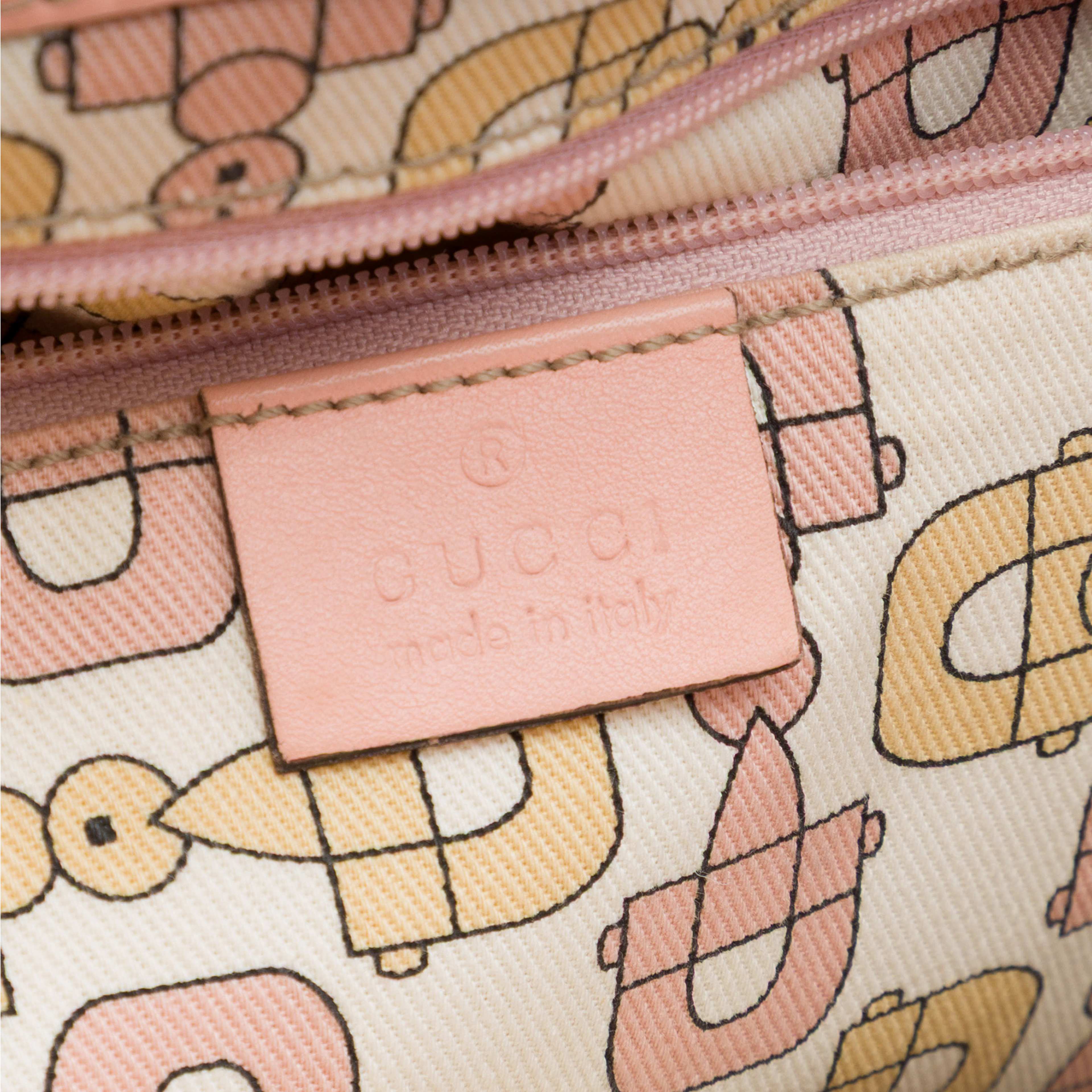 Gucci Guccissima Abbey D Ring Handbag, från Luxclusif, i färgen rosa. Klicka för att öppna bilden i stort format