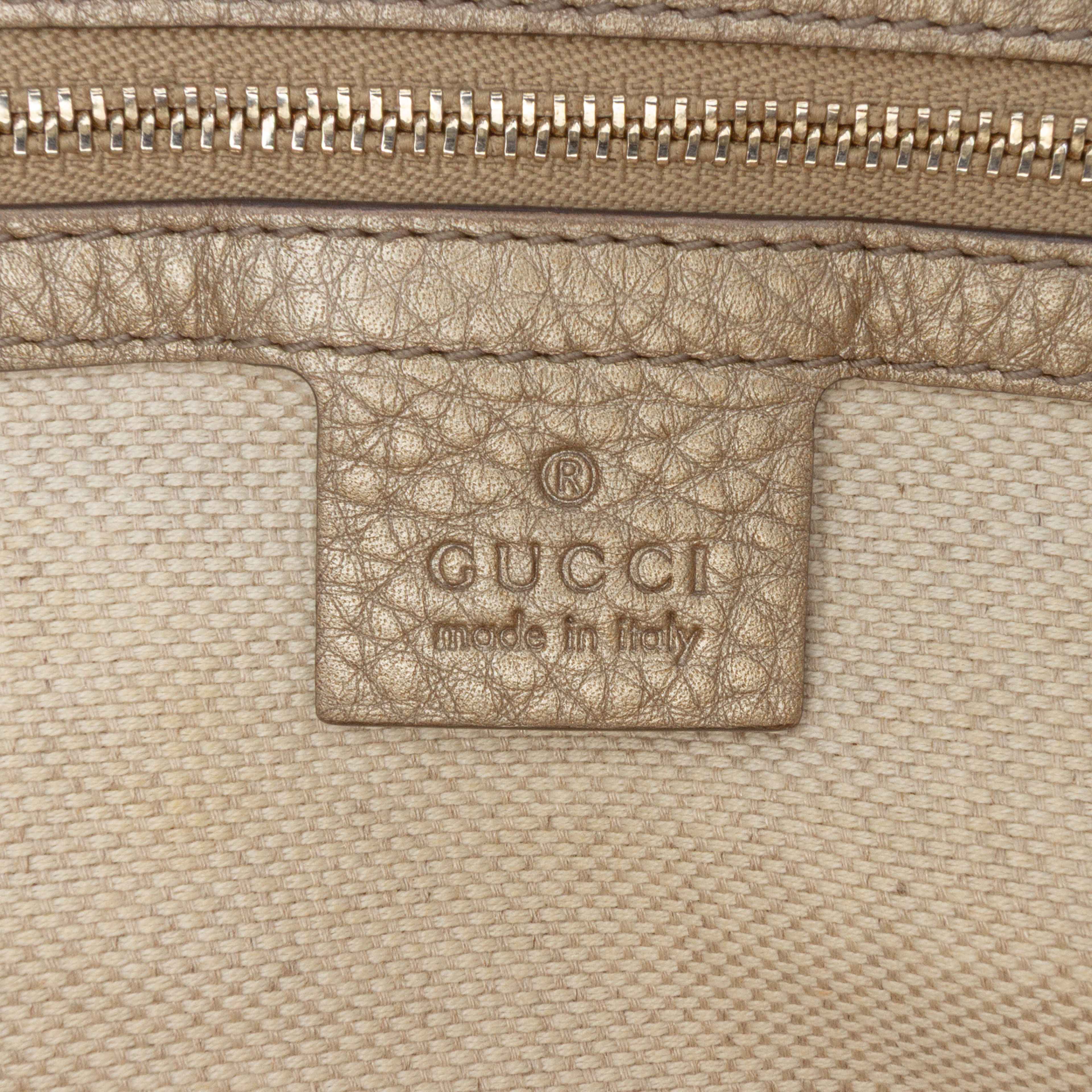 Gucci Small Metallic Leather Soho Working Satchel, från Luxclusif, i färgen gold. Klicka för att öppna bilden i stort format