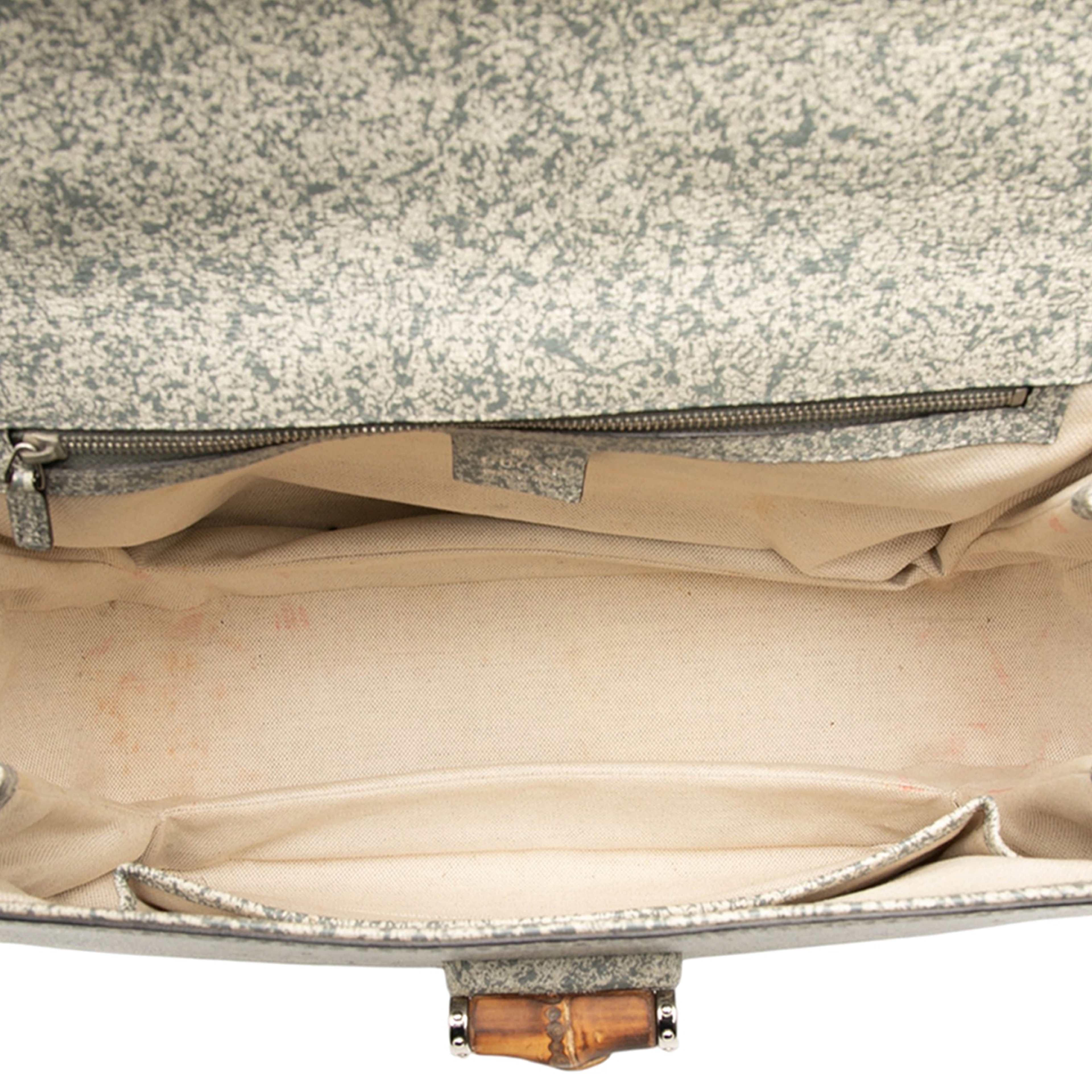 Gucci Large Speckled Leather New Bamboo Top Handle Bag, från Luxclusif, i färgen gray. Klicka för att öppna bilden i stort format