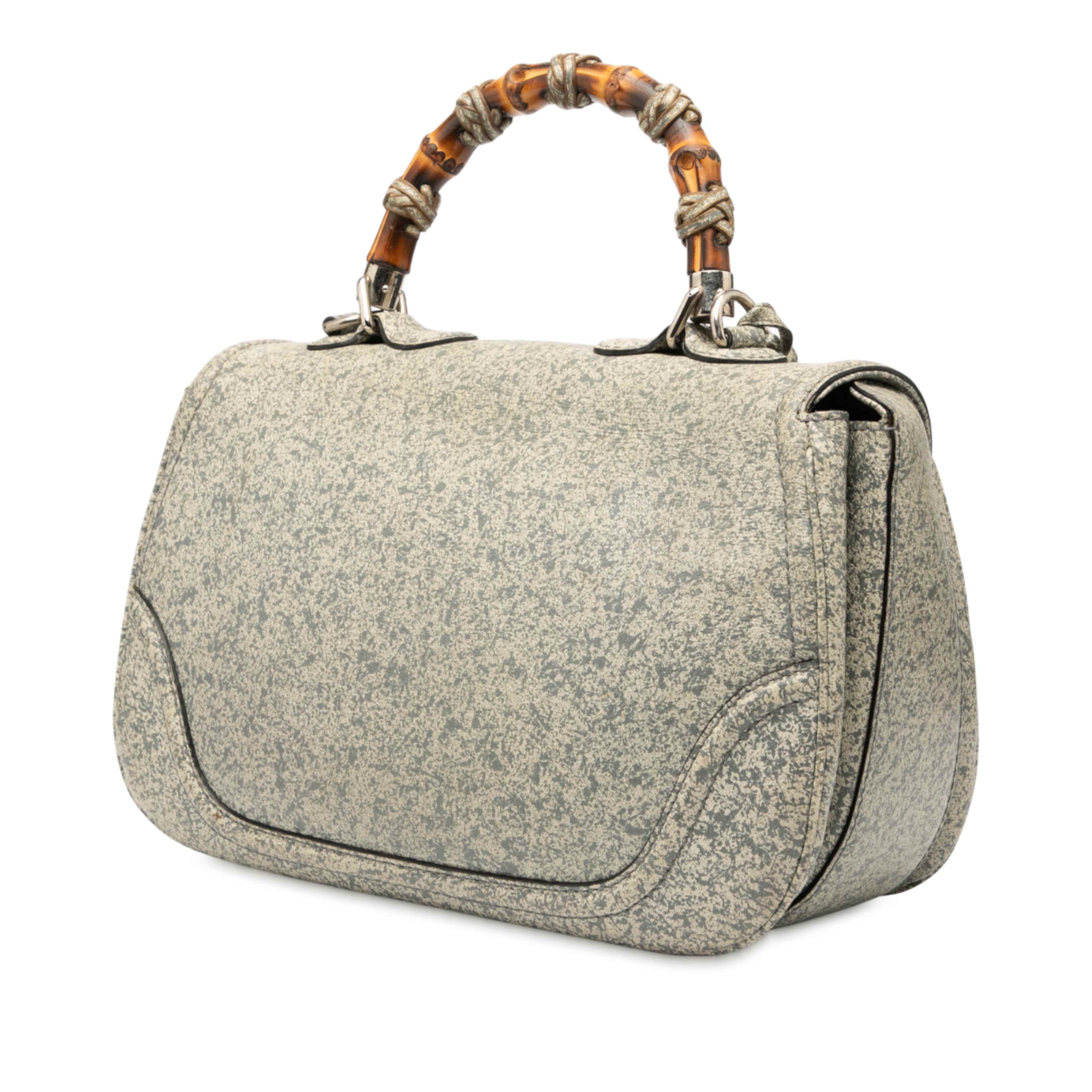 Gucci Large Speckled Leather New Bamboo Top Handle Bag, från Luxclusif, i färgen grå. Klicka för att öppna bilden i stort format