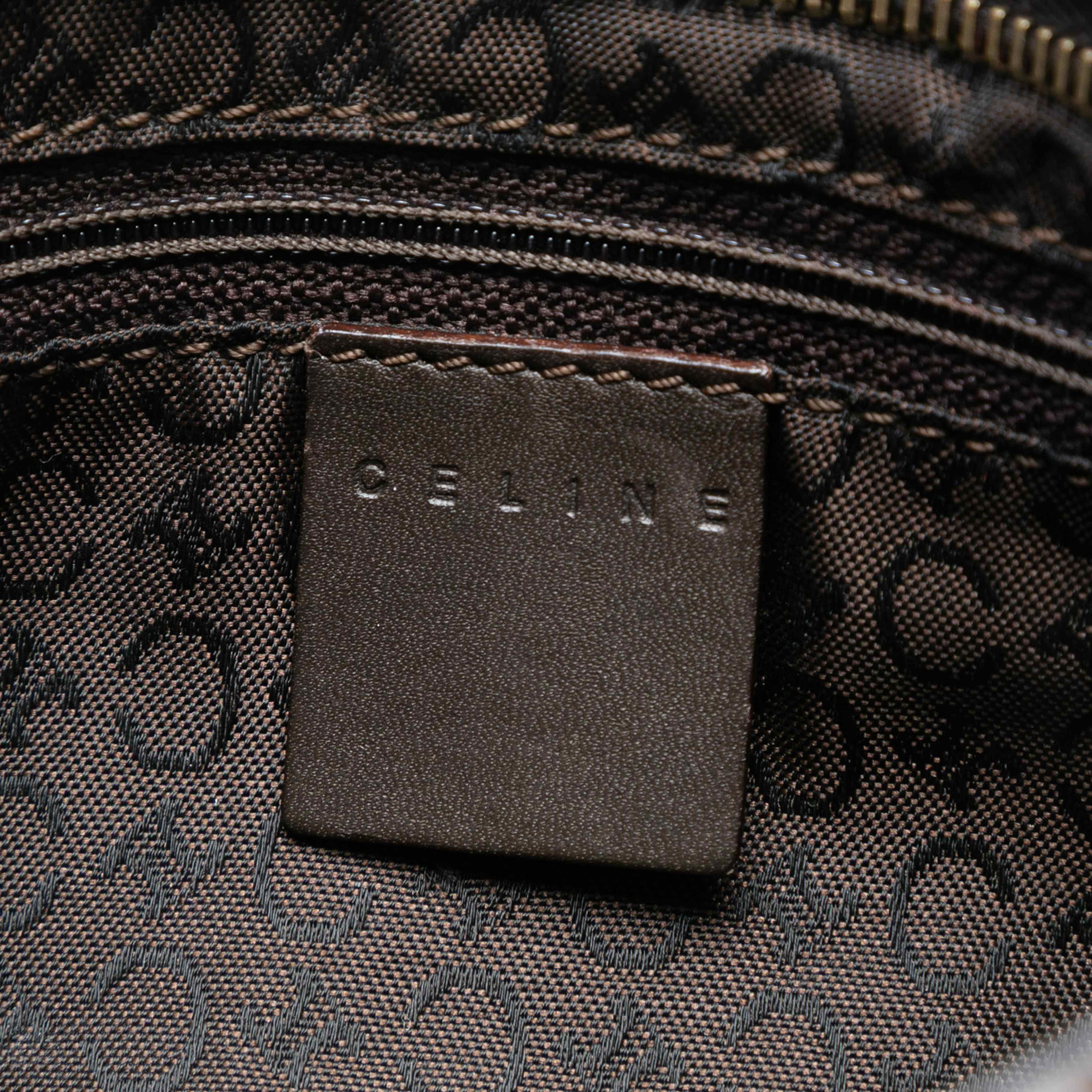 Celine C Macadam Canvas Shoulder Bag, från Luxclusif, i färgen dark brown. Klicka för att öppna bilden i stort format
