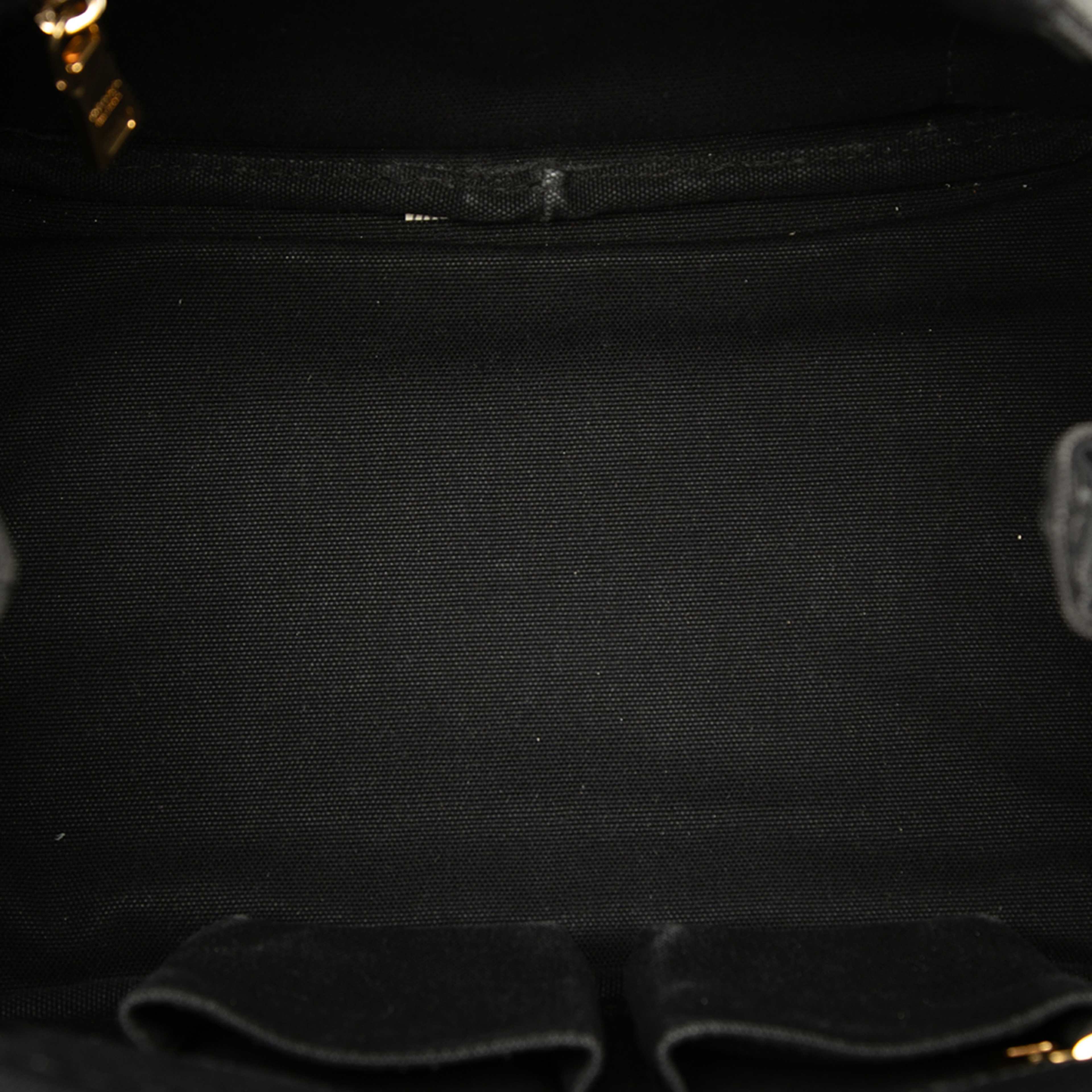 Prada Canvas Canapa Logo Satchel, från Luxclusif, i färgen black. Klicka för att öppna bilden i stort format