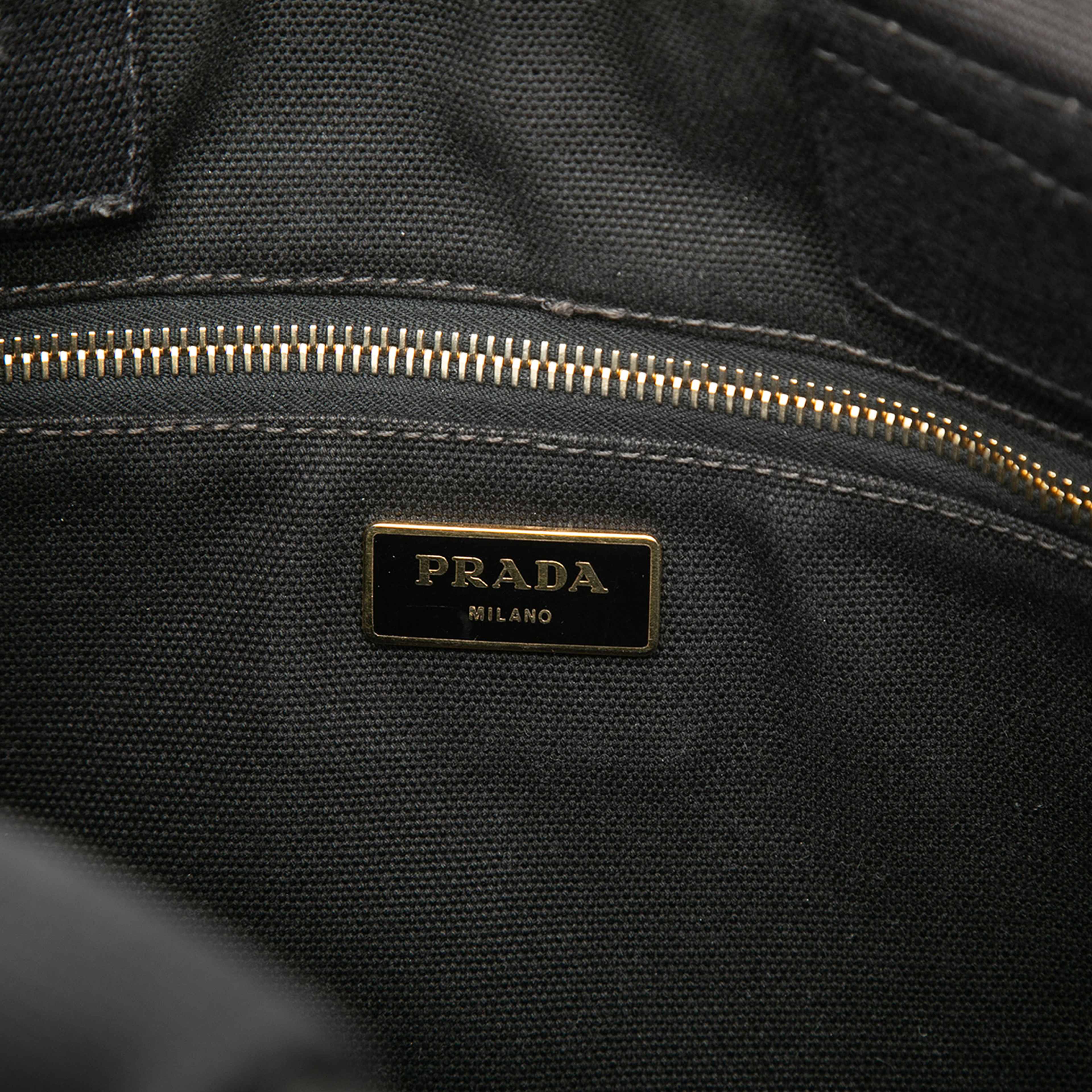 Prada Canvas Canapa Logo Satchel, från Luxclusif, i färgen black. Klicka för att öppna bilden i stort format