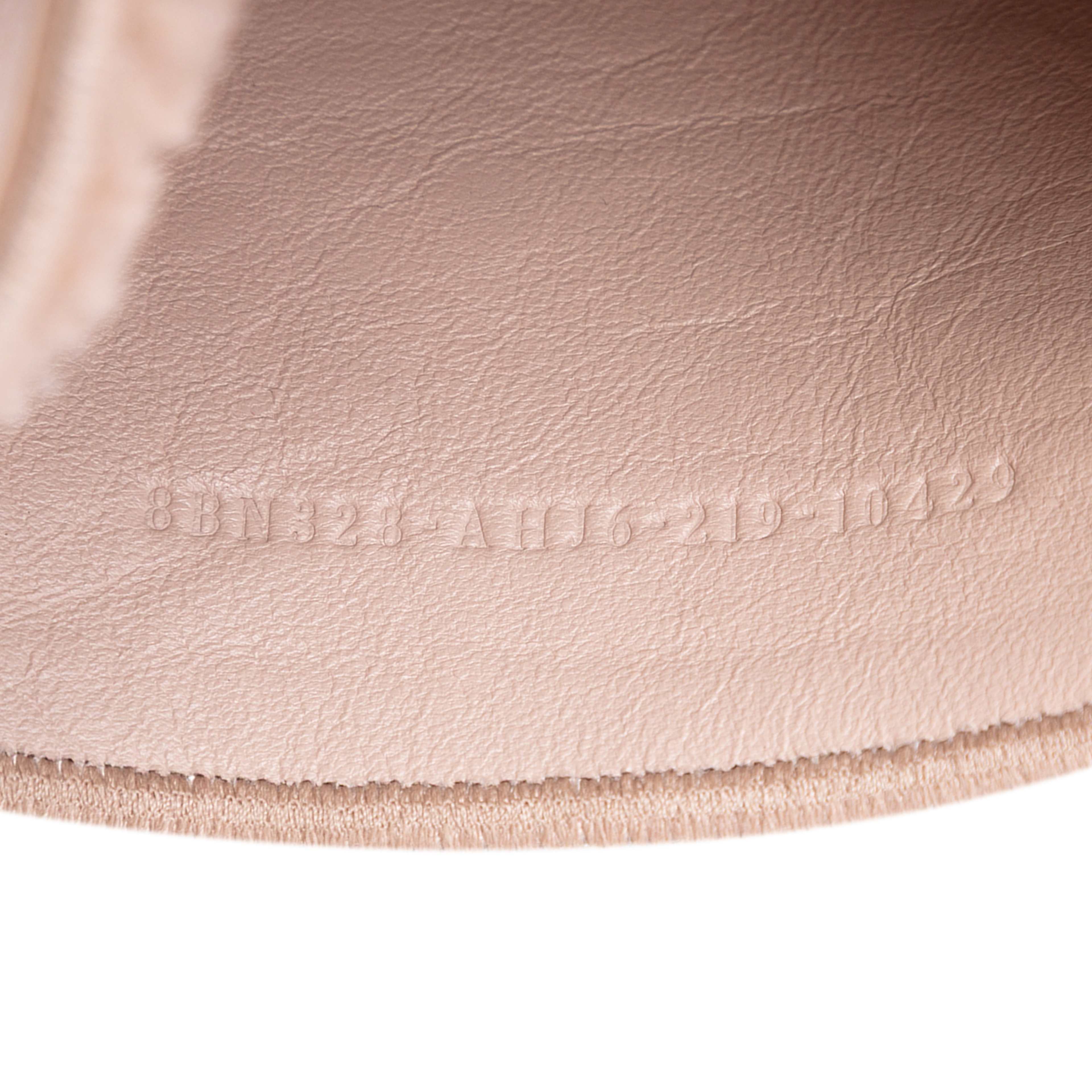 Fendi Large Shearling Peekaboo Iseeu Satchel, från Luxclusif, i färgen pink. Klicka för att öppna bilden i stort format
