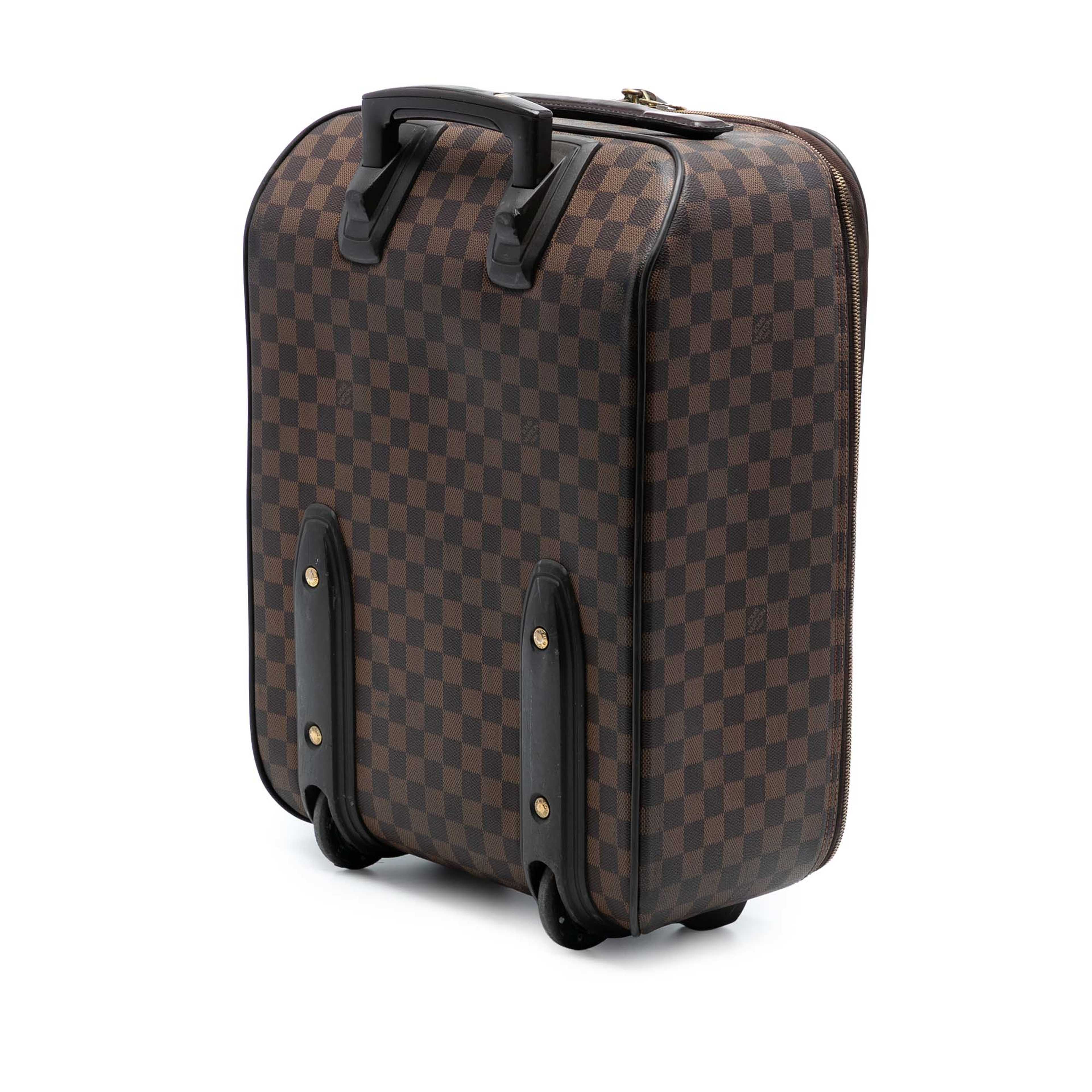 Louis Vuitton Damier Ebene Pegase 45, från Luxclusif, i färgen brown. Klicka för att öppna bilden i stort format