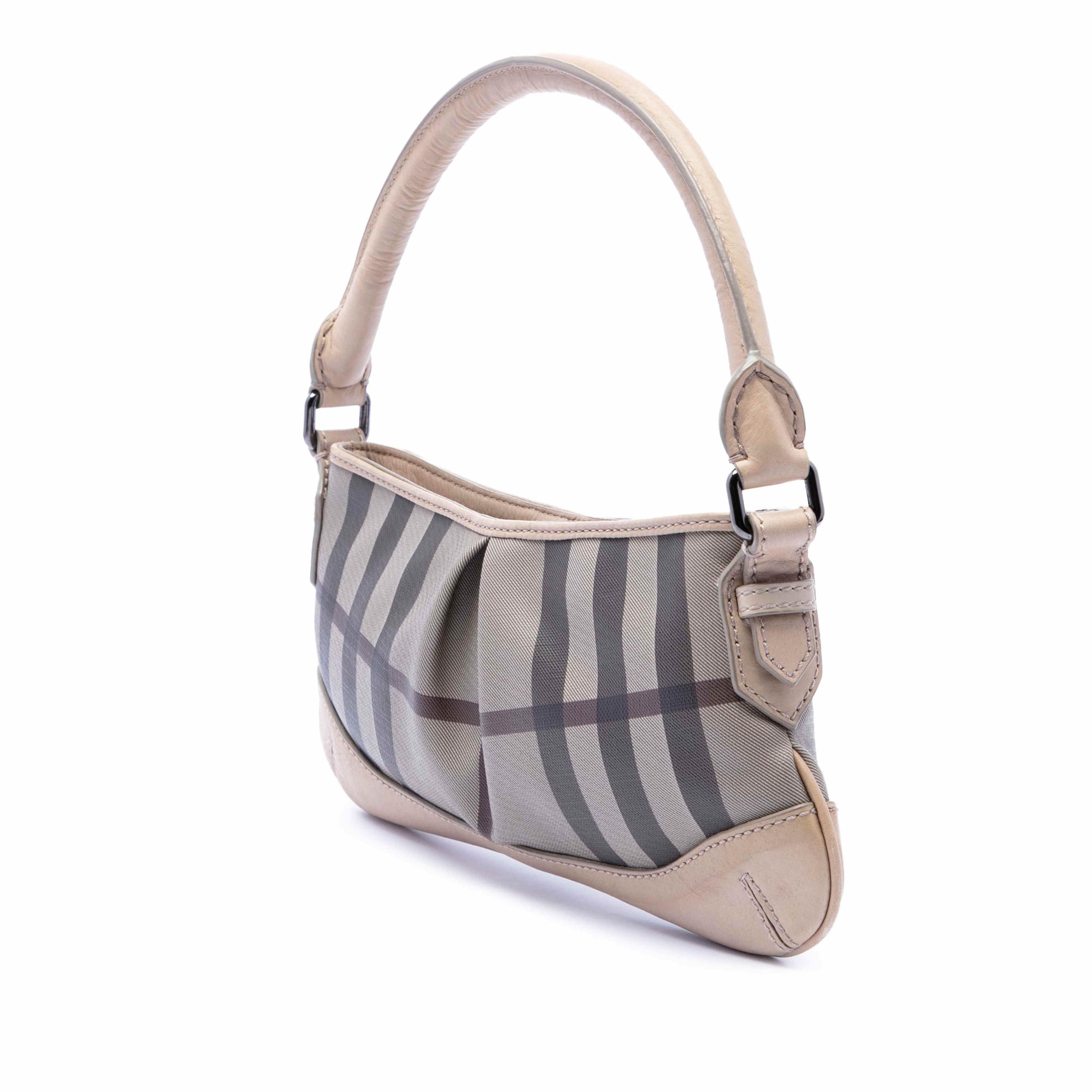 Burberry Smoke Check Coated Canvas Shoulder Bag, från Luxclusif, i färgen grå. Klicka för att öppna bilden i stort format