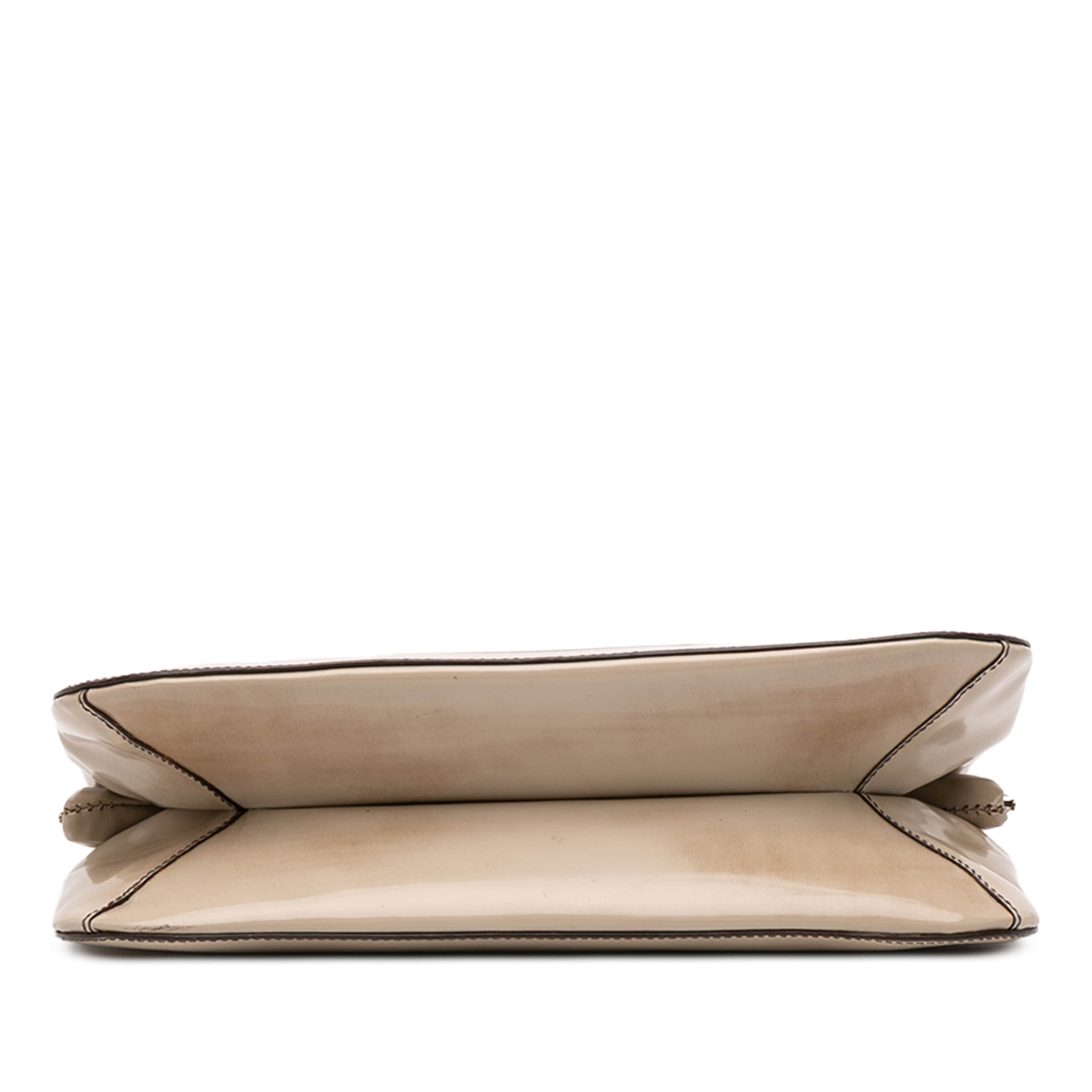 Prada Spazzolato Logo Frame Shoulder Bag, från Luxclusif, i färgen beige. Klicka för att öppna bilden i stort format