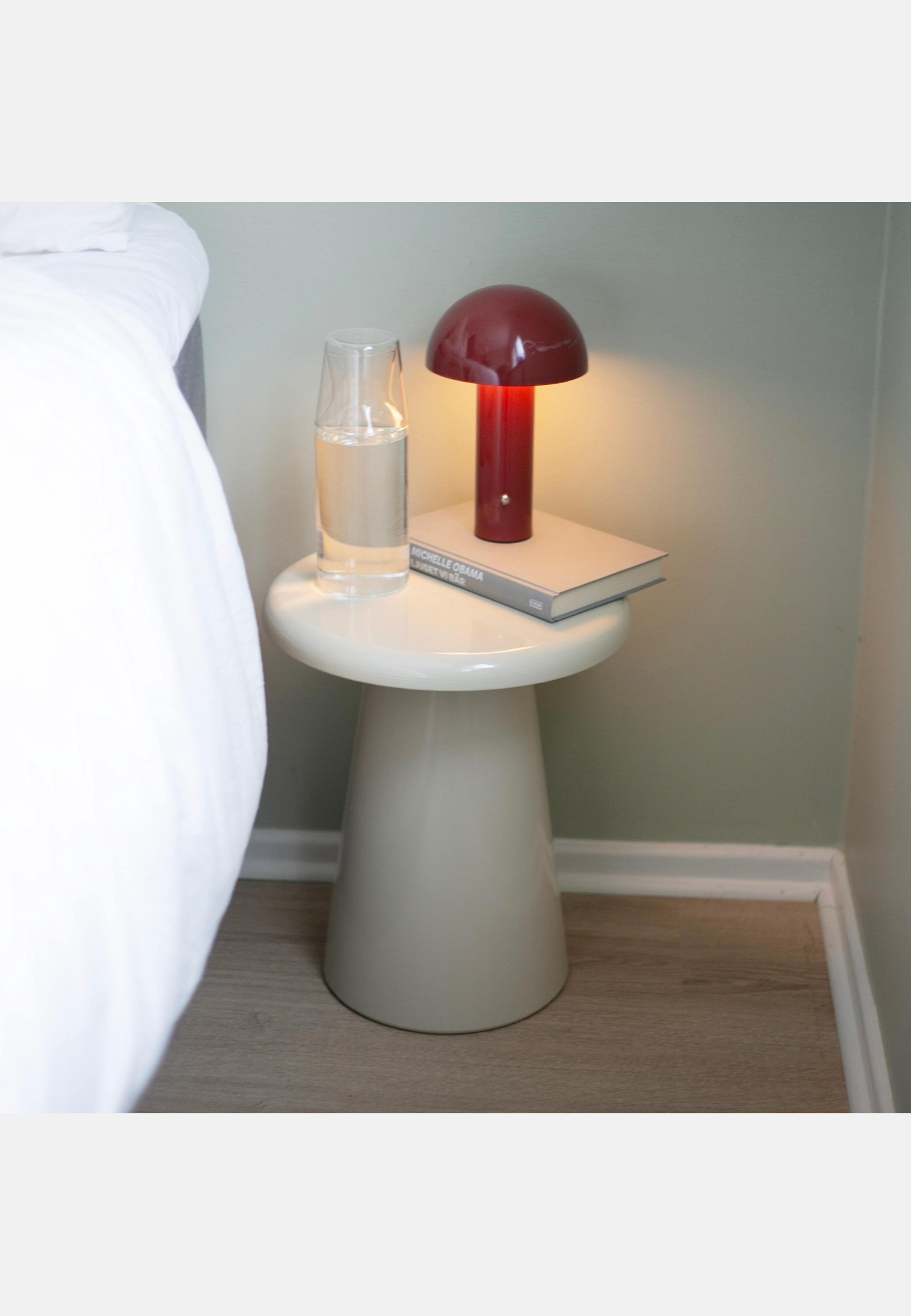 Bord Oscar Dia 34,5cm, från Created by Designtorget, i färgen beige. Klicka för att öppna bilden i stort format