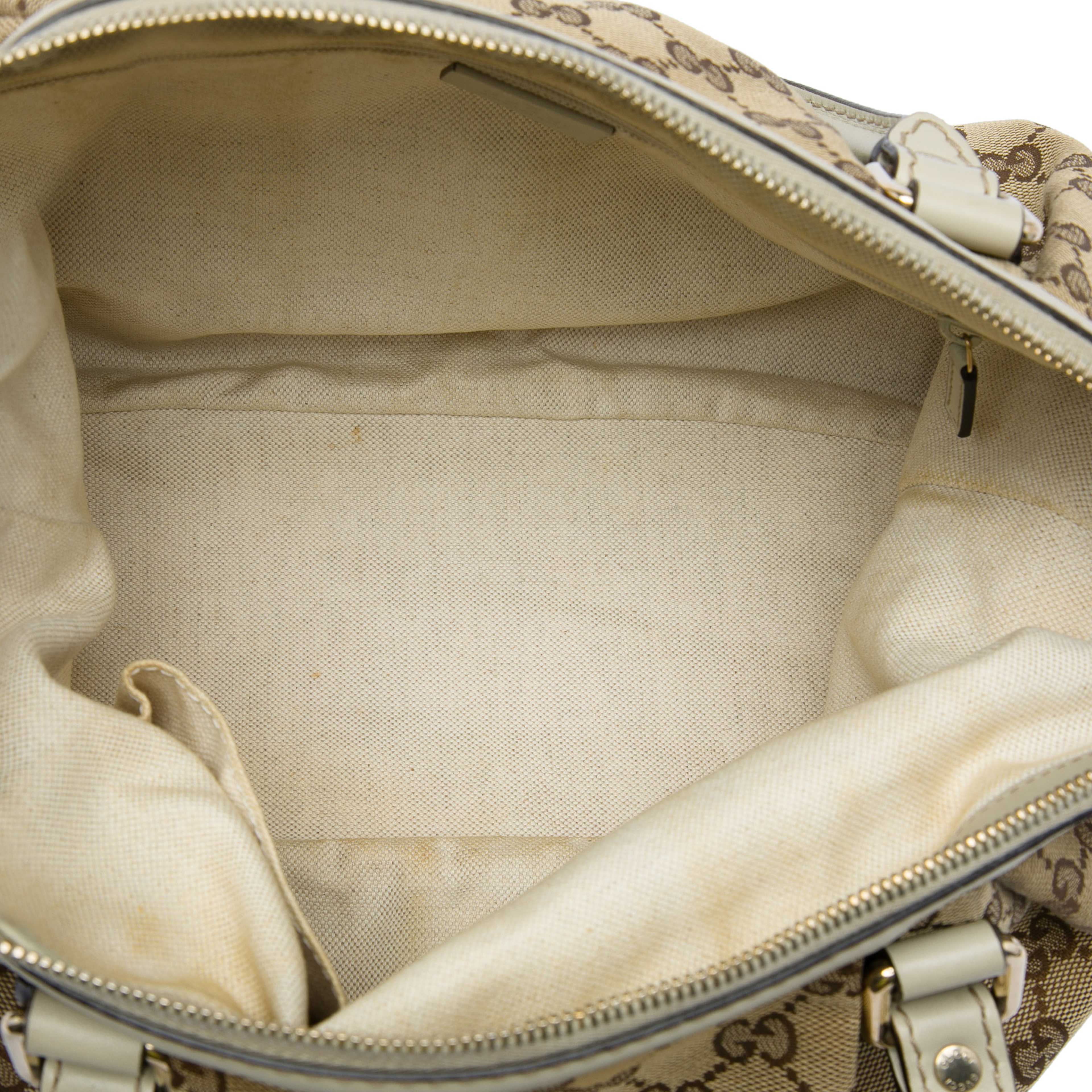 Gucci Gg Canvas Sukey Satchel, från Luxclusif, i färgen vit. Klicka för att öppna bilden i stort format