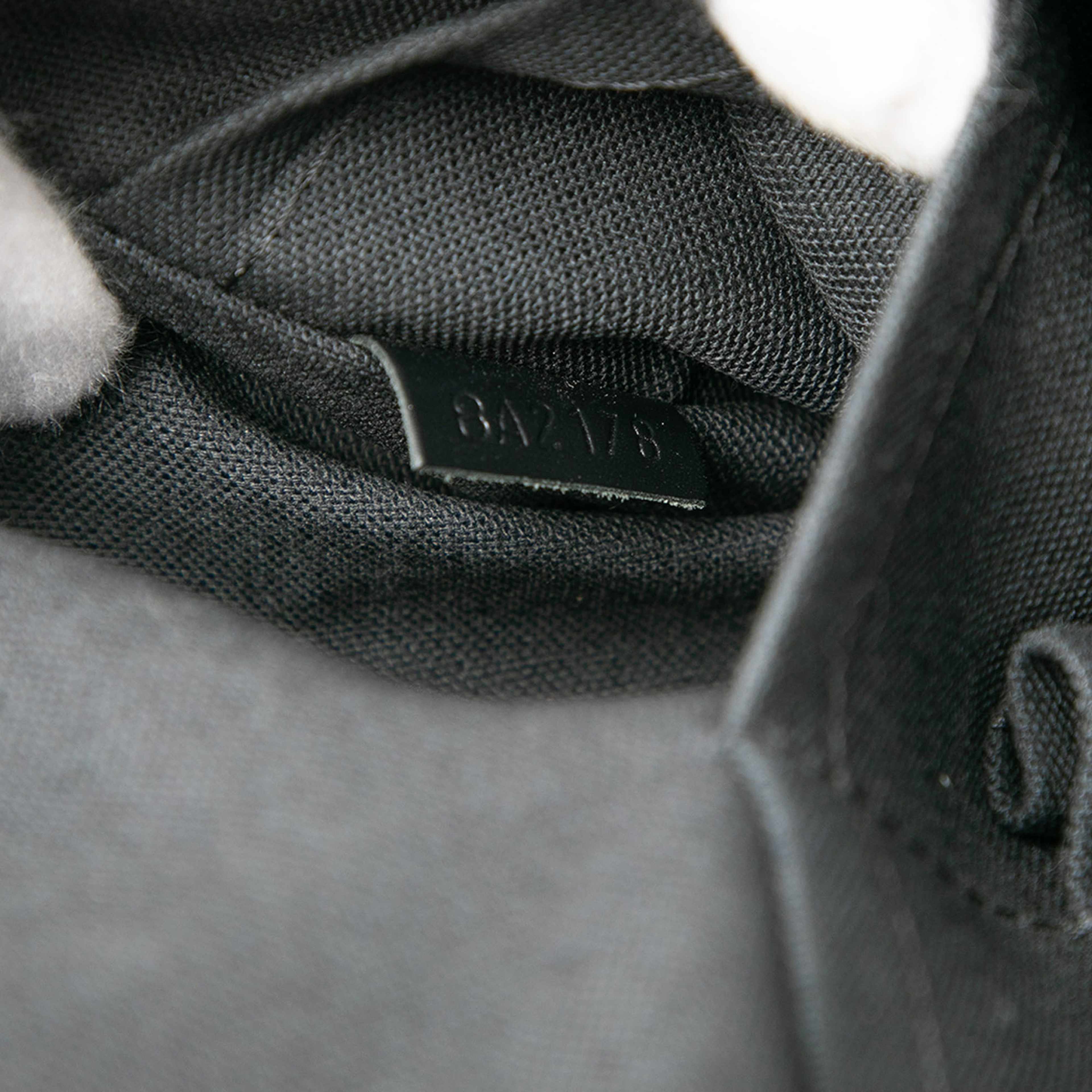 Louis Vuitton Damier Graphite Michael, från Luxclusif, i färgen black. Klicka för att öppna bilden i stort format