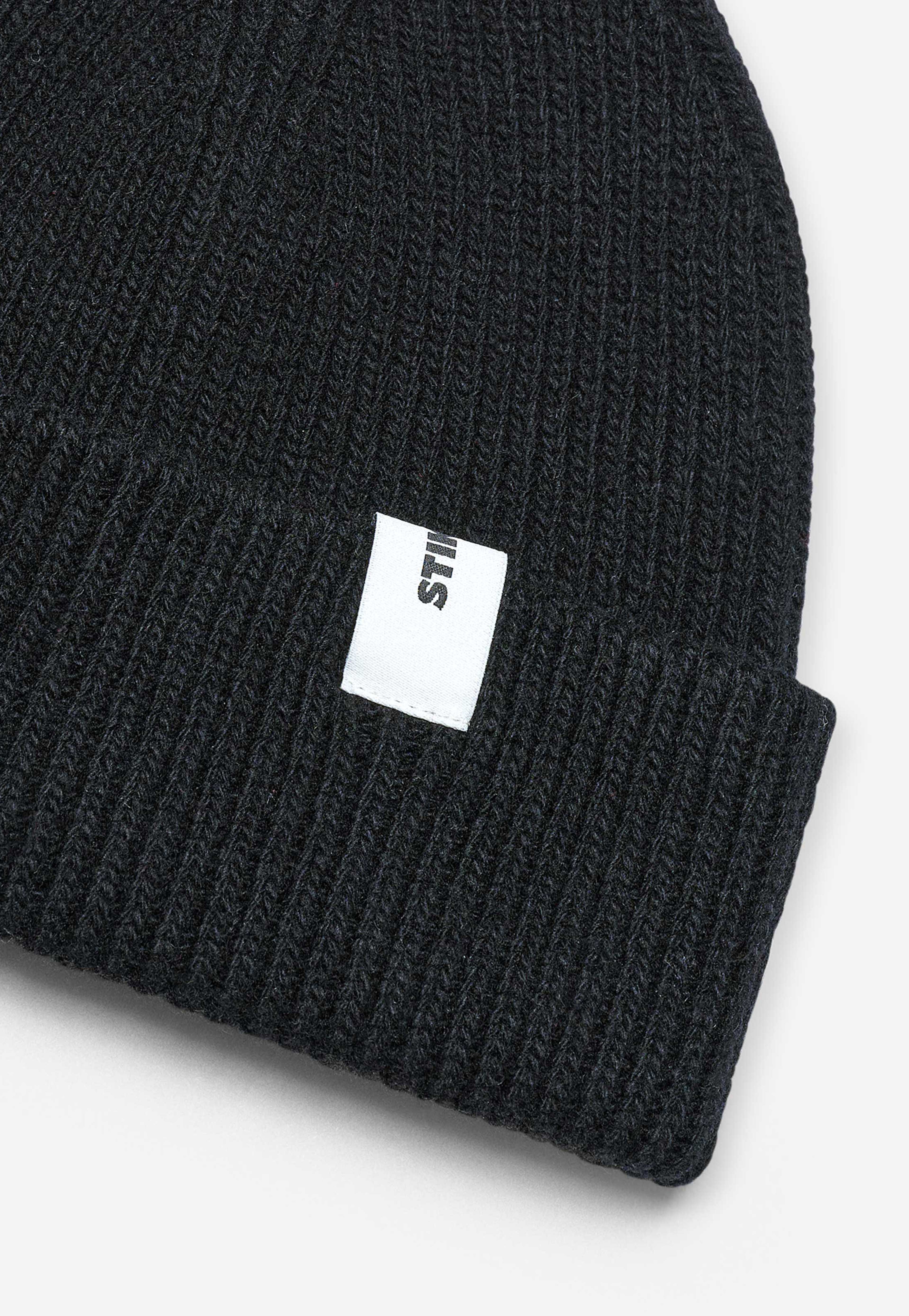 Beanie 02 Merino Regular Fit, från Stiksen, i färgen black. Klicka för att öppna bilden i stort format