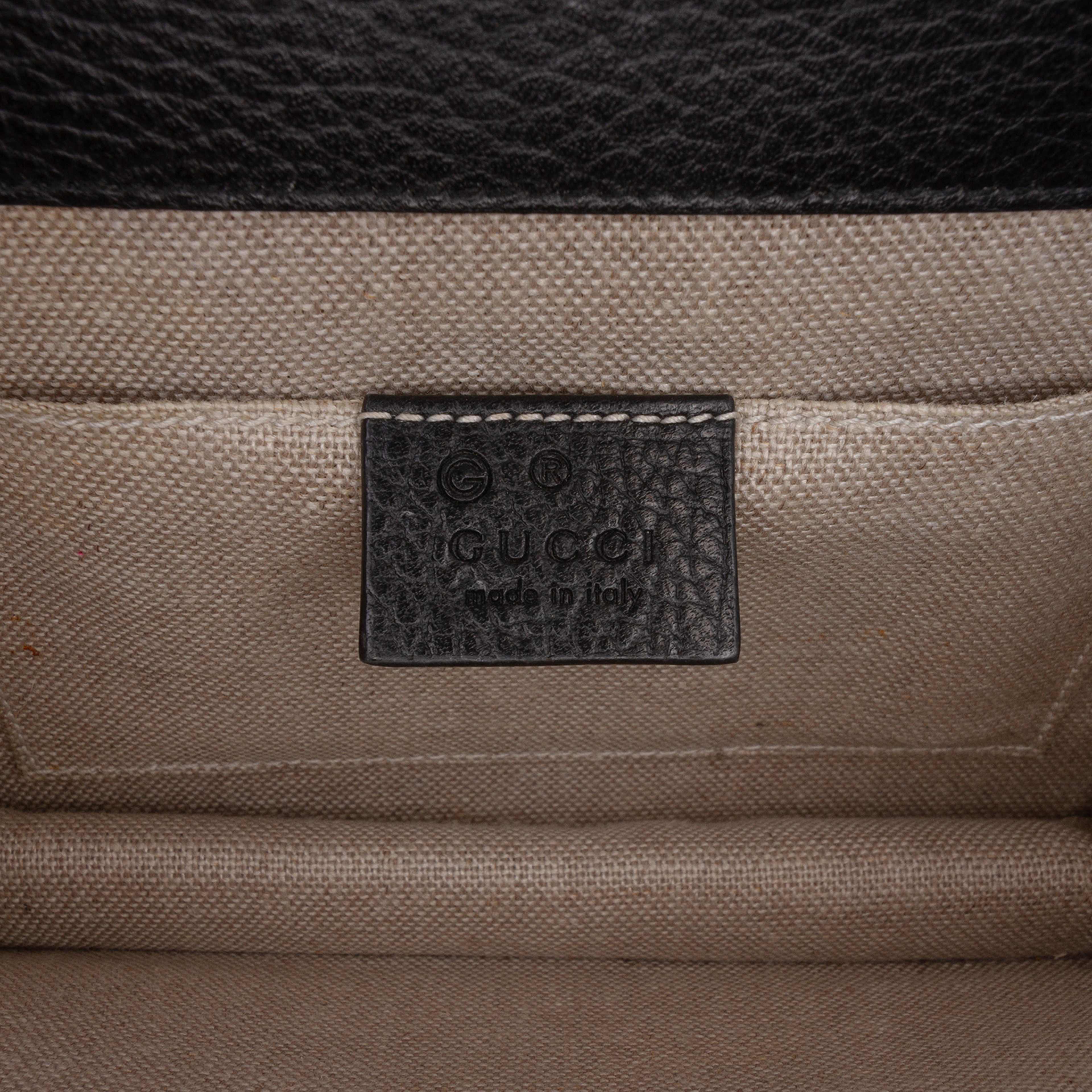 Gucci Small Dollar Calfskin Interlocking G Crossbody, från Luxclusif, i färgen svart. Klicka för att öppna bilden i stort format