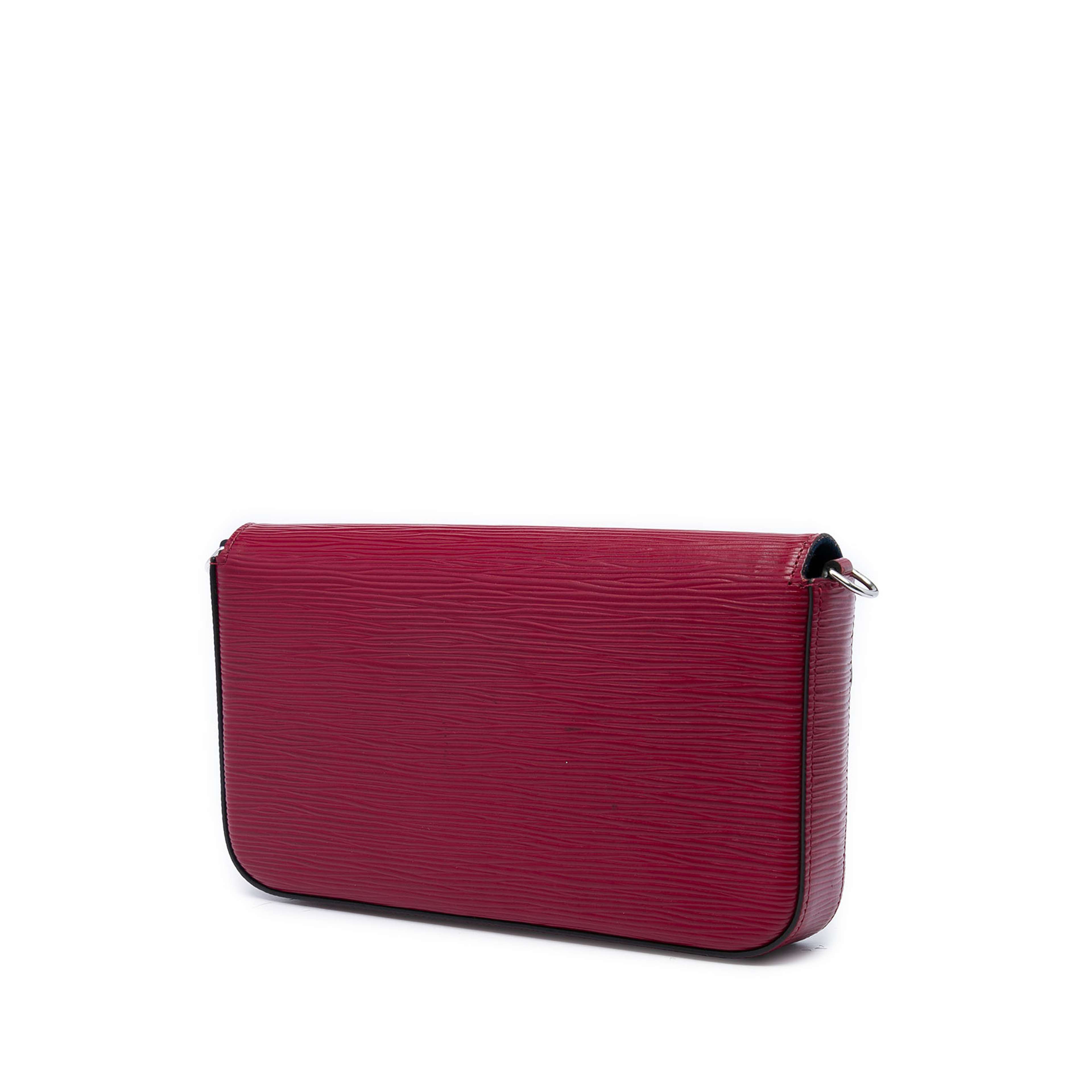 Louis Vuitton Epi Pochette Felicie, från Luxclusif, i färgen röd. Klicka för att öppna bilden i stort format