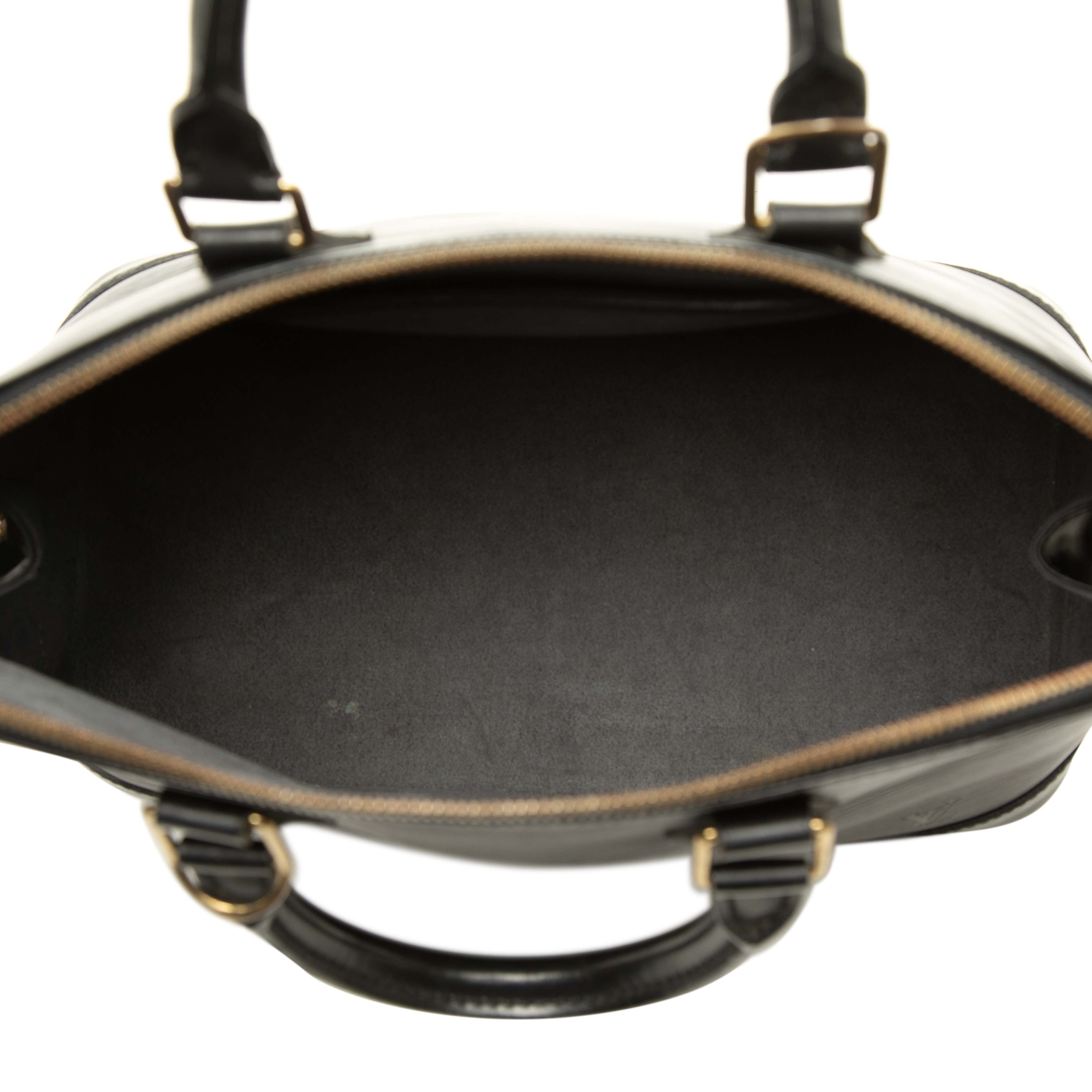 Louis Vuitton Epi Alma Pm, från Luxclusif, i färgen svart. Klicka för att öppna bilden i stort format