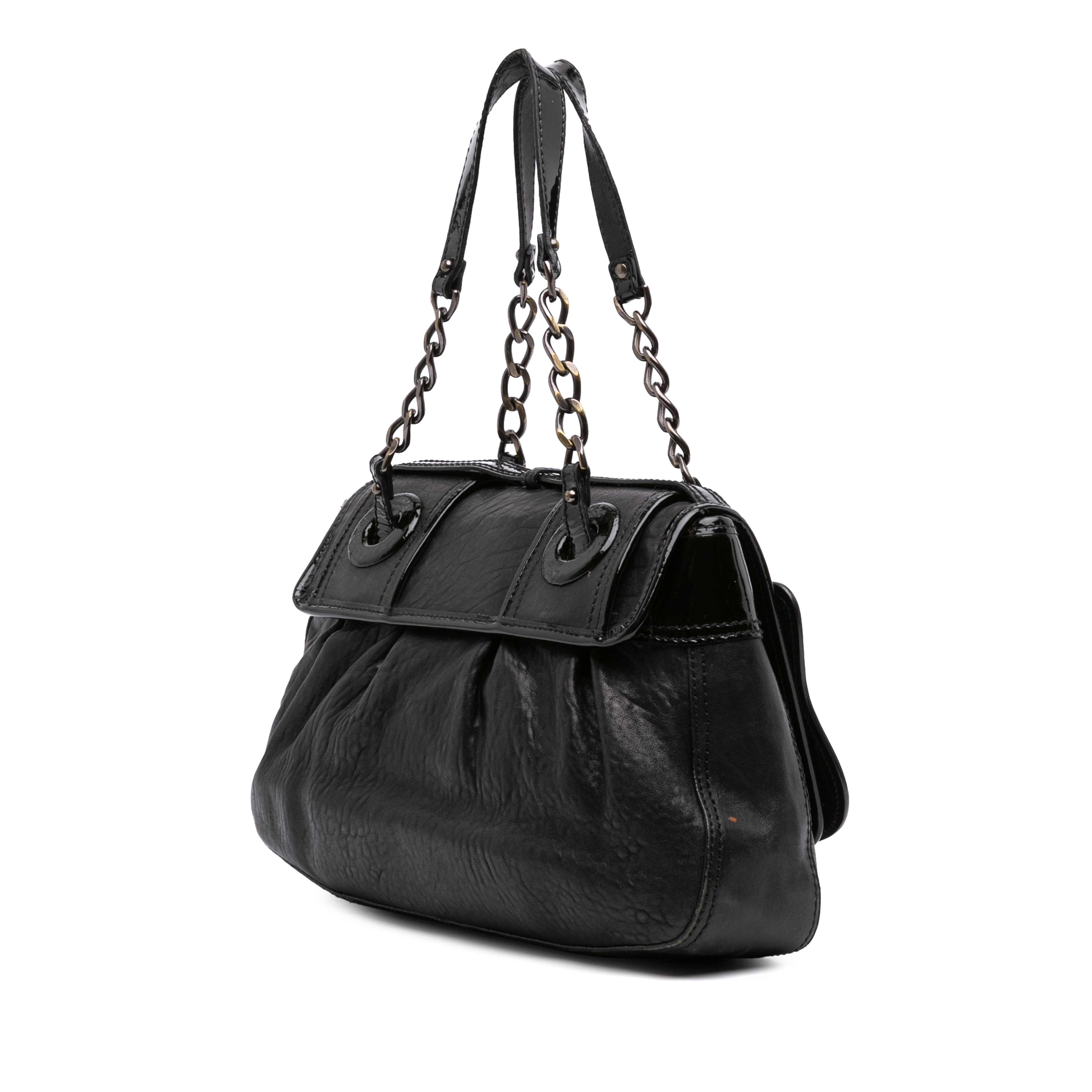 Fendi Medium Leather B Bag Top Handle Bag, från Luxclusif, i färgen svart. Klicka för att öppna bilden i stort format