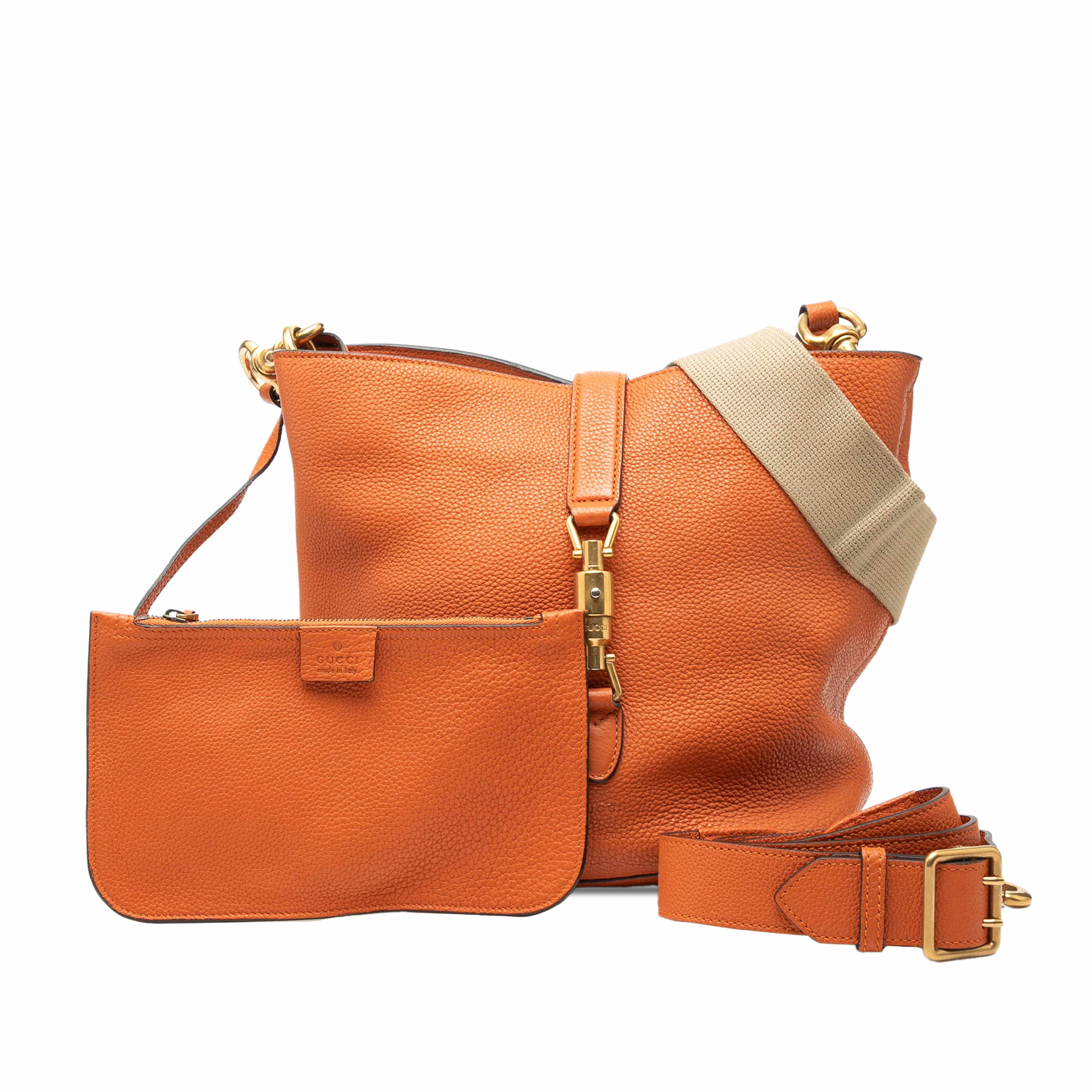 Gucci Grained Calfskin Soft Jackie Bucket Bag, från Luxclusif, i färgen orange. Klicka för att öppna bilden i stort format