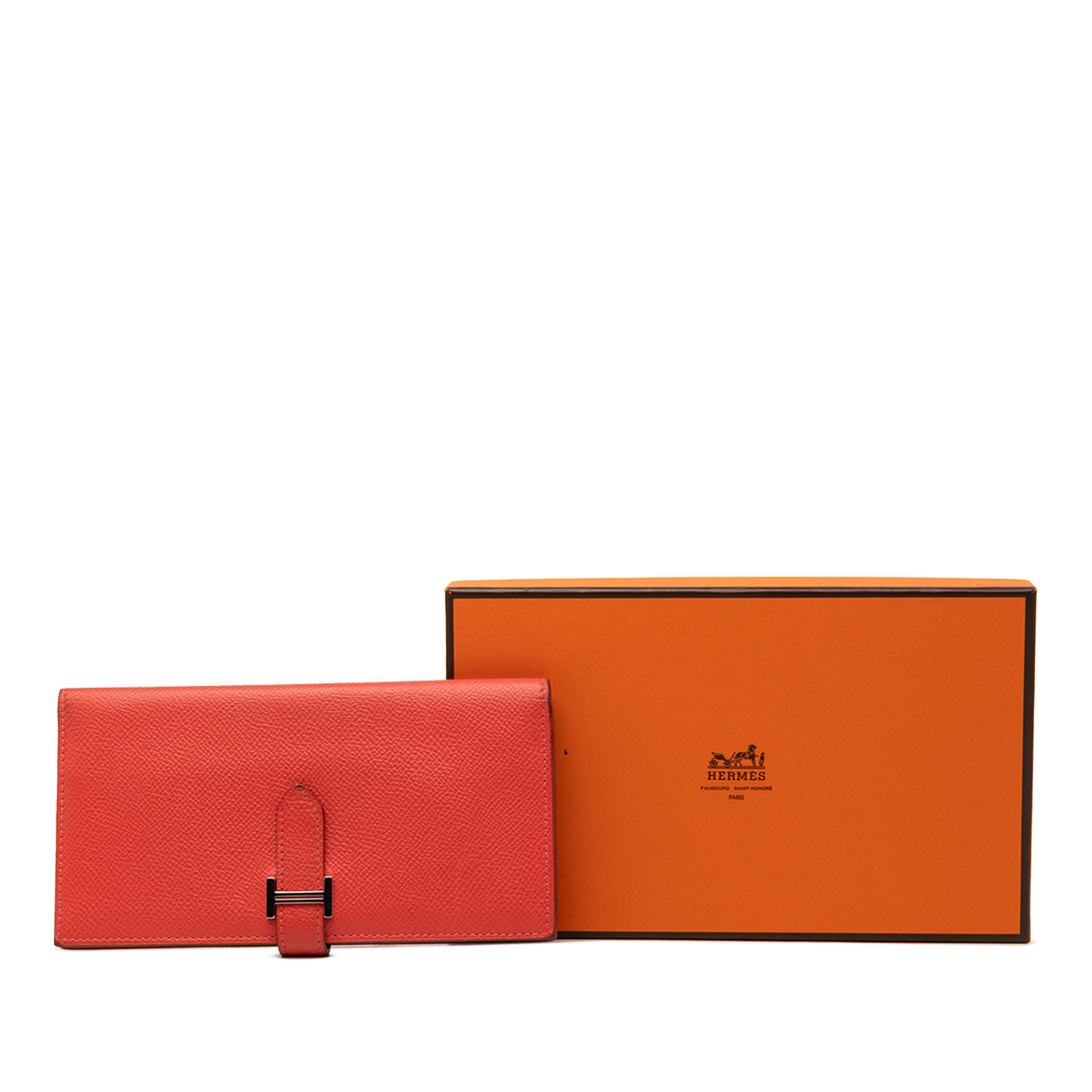 Hermès Epsom Bearn Wallet, från Luxclusif, i färgen röd. Klicka för att öppna bilden i stort format
