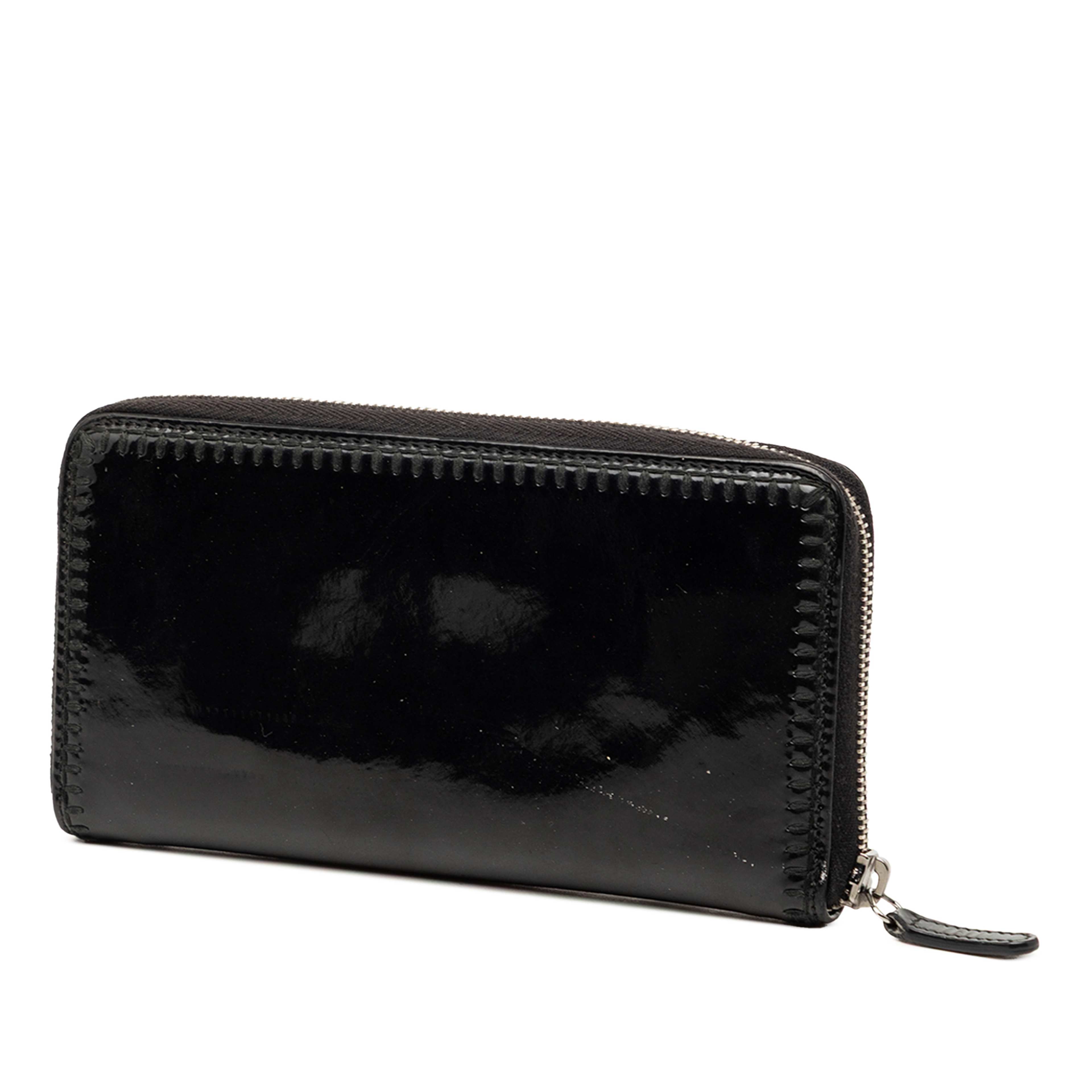 Chanel Cc Patent Stitched Long Wallet, från Luxclusif, i färgen black. Klicka för att öppna bilden i stort format