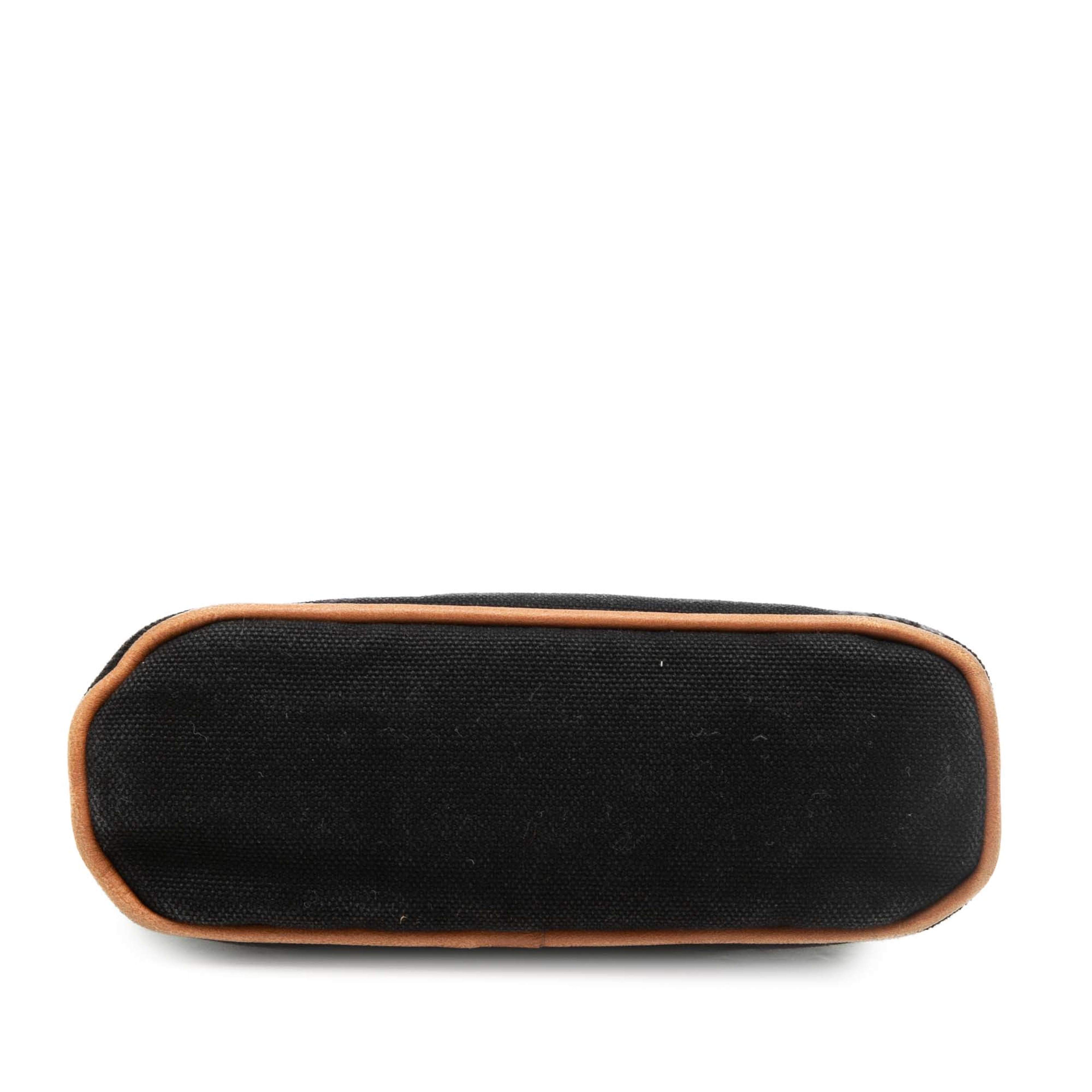 Hermès Mini Mini Canvas Bolide Case, från Luxclusif, i färgen black. Klicka för att öppna bilden i stort format