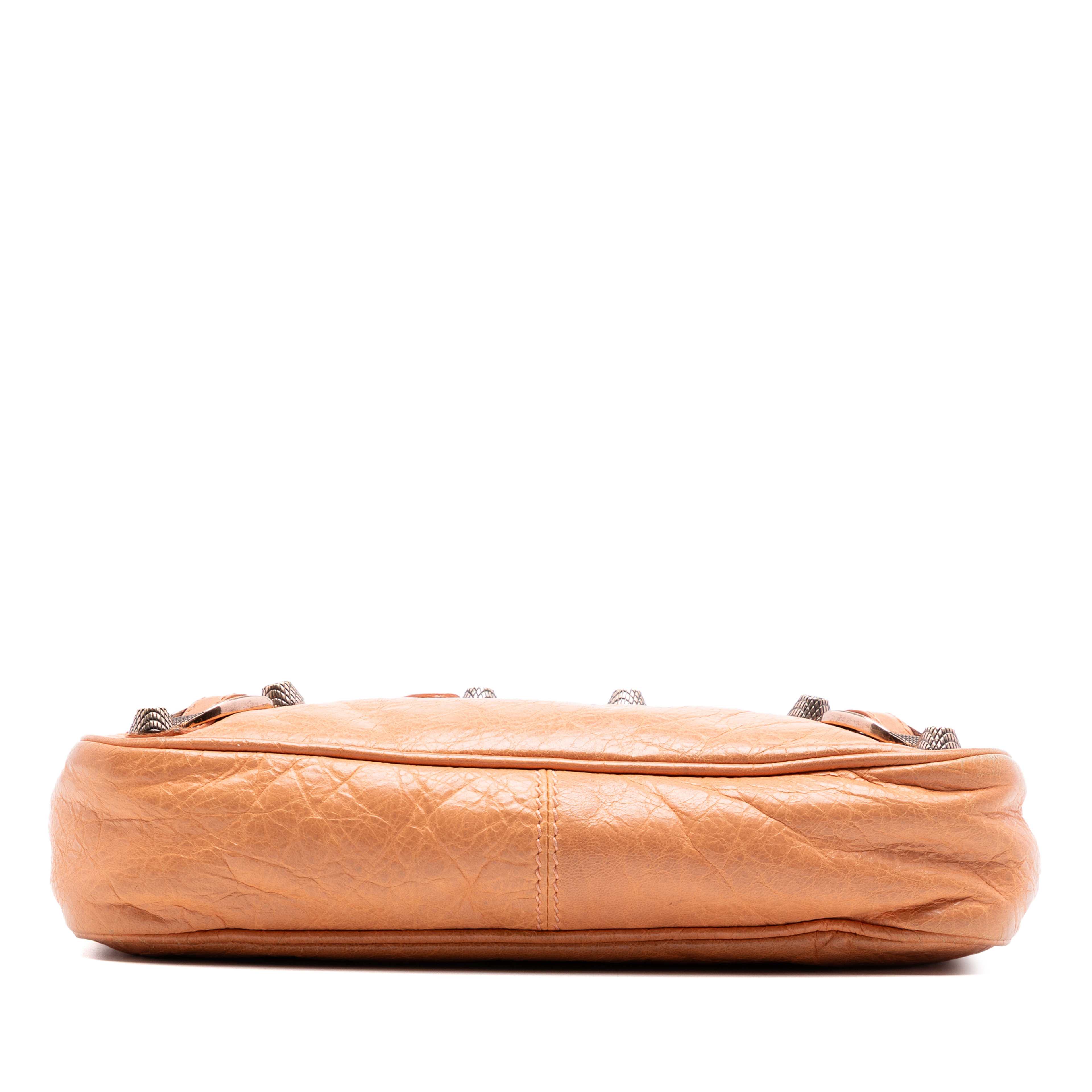 Balenciaga Lambskin Motocross Giant 12 Hip Crossbody, från Luxclusif, i färgen light orange. Klicka för att öppna bilden i stort format