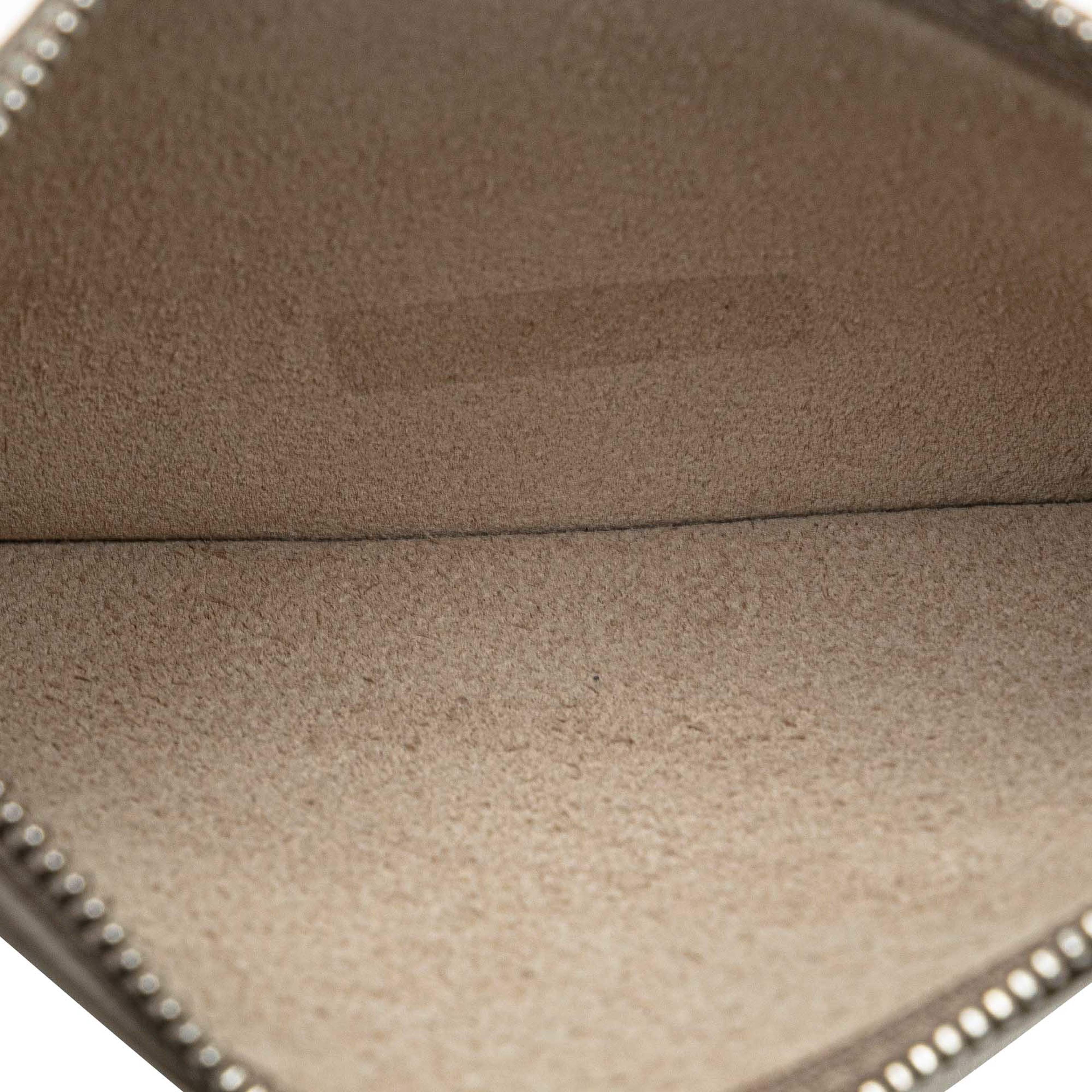 Celine Leather Big Bag Bucket, från Luxclusif, i färgen beige. Klicka för att öppna bilden i stort format