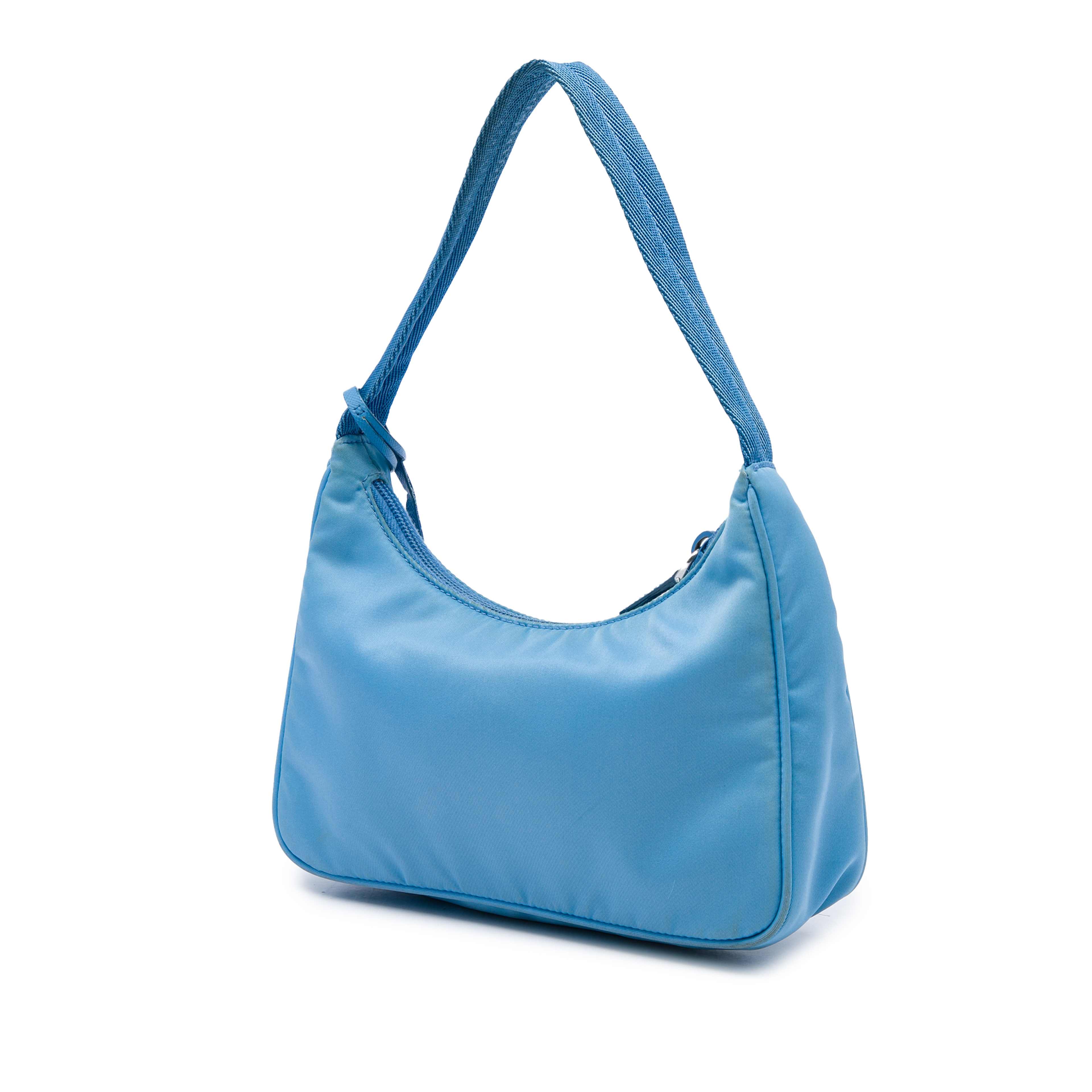 Prada Mini Tessuto Re Edition 2000 Shoulder Bag, från Luxclusif, i färgen blå. Klicka för att öppna bilden i stort format