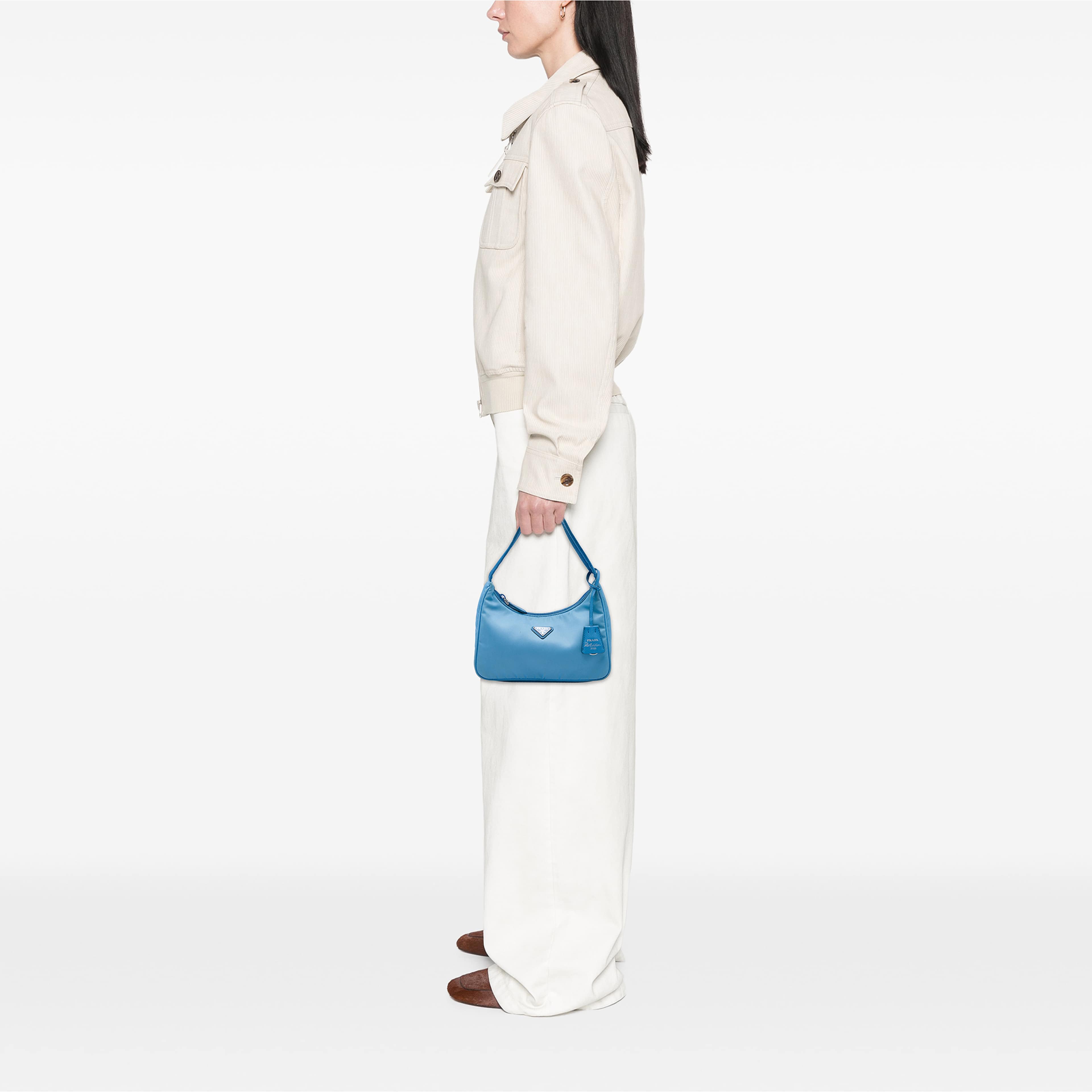 Prada Mini Tessuto Re Edition 2000 Shoulder Bag, från Luxclusif, i färgen blå. Klicka för att öppna bilden i stort format