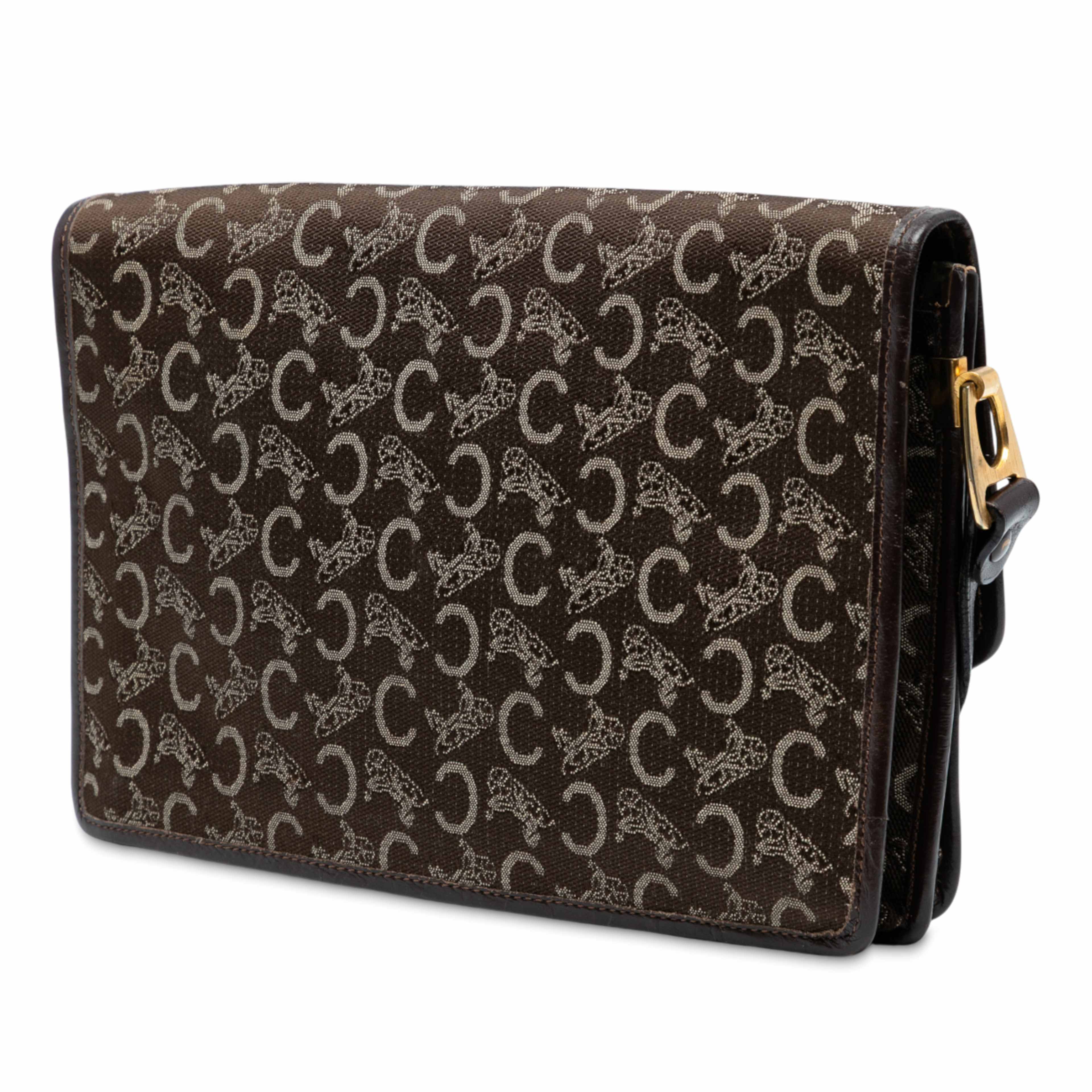 Celine C Carriage Canvas Shoulder Bag, från Luxclusif, i färgen dark brown. Klicka för att öppna bilden i stort format