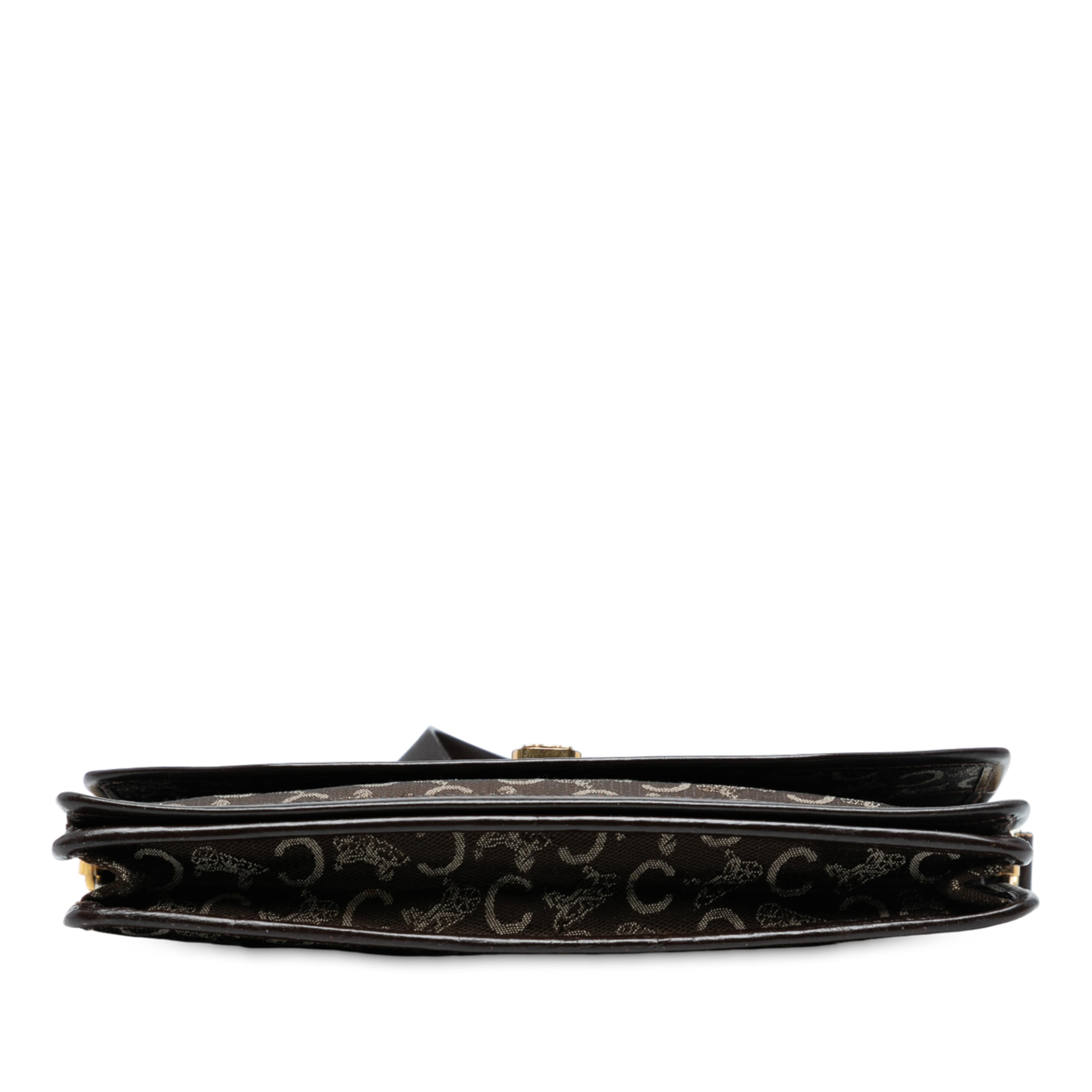 Celine C Carriage Canvas Shoulder Bag, från Luxclusif, i färgen dark brown. Klicka för att öppna bilden i stort format