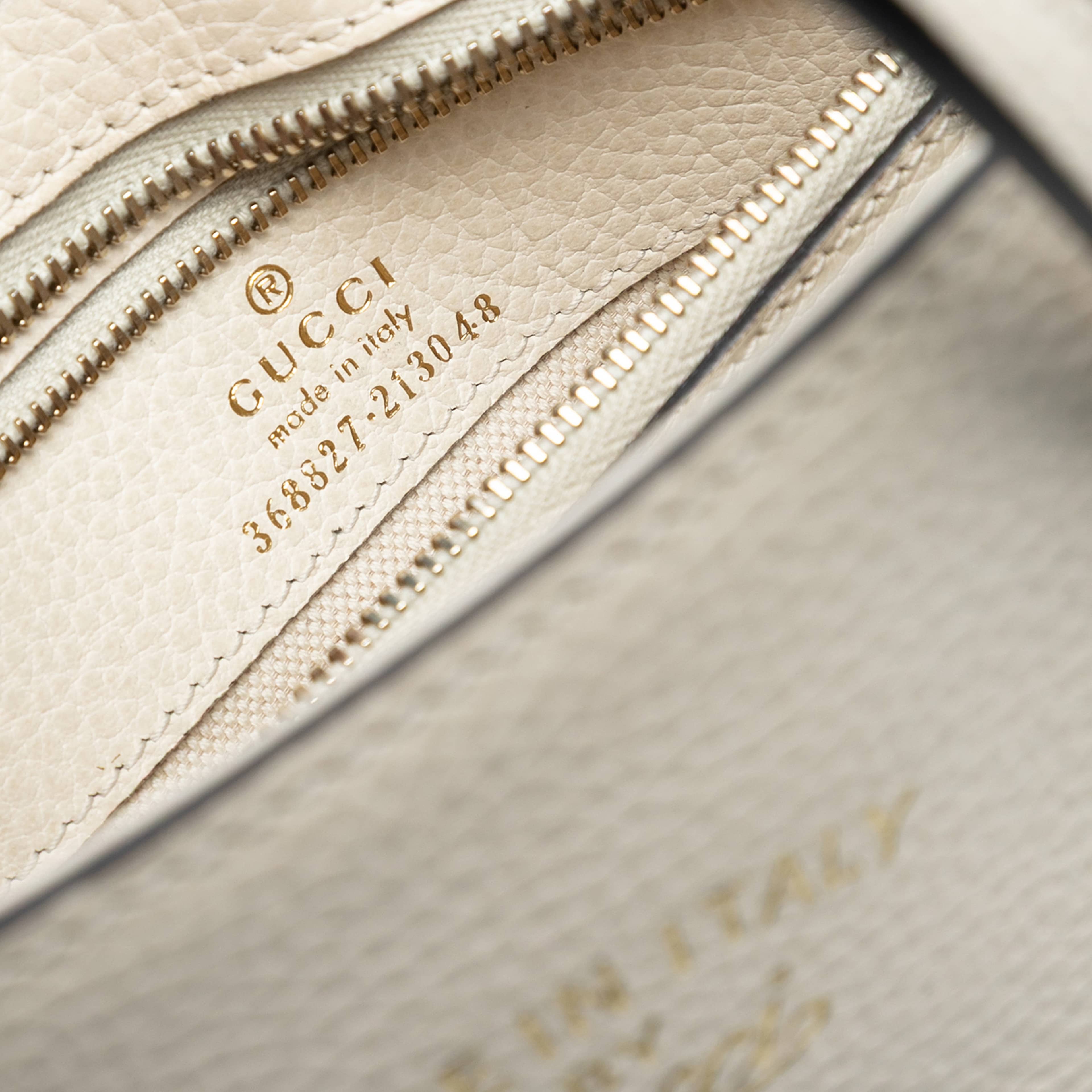 Gucci Mini Leather Swing Satchel, från Luxclusif, i färgen off white. Klicka för att öppna bilden i stort format