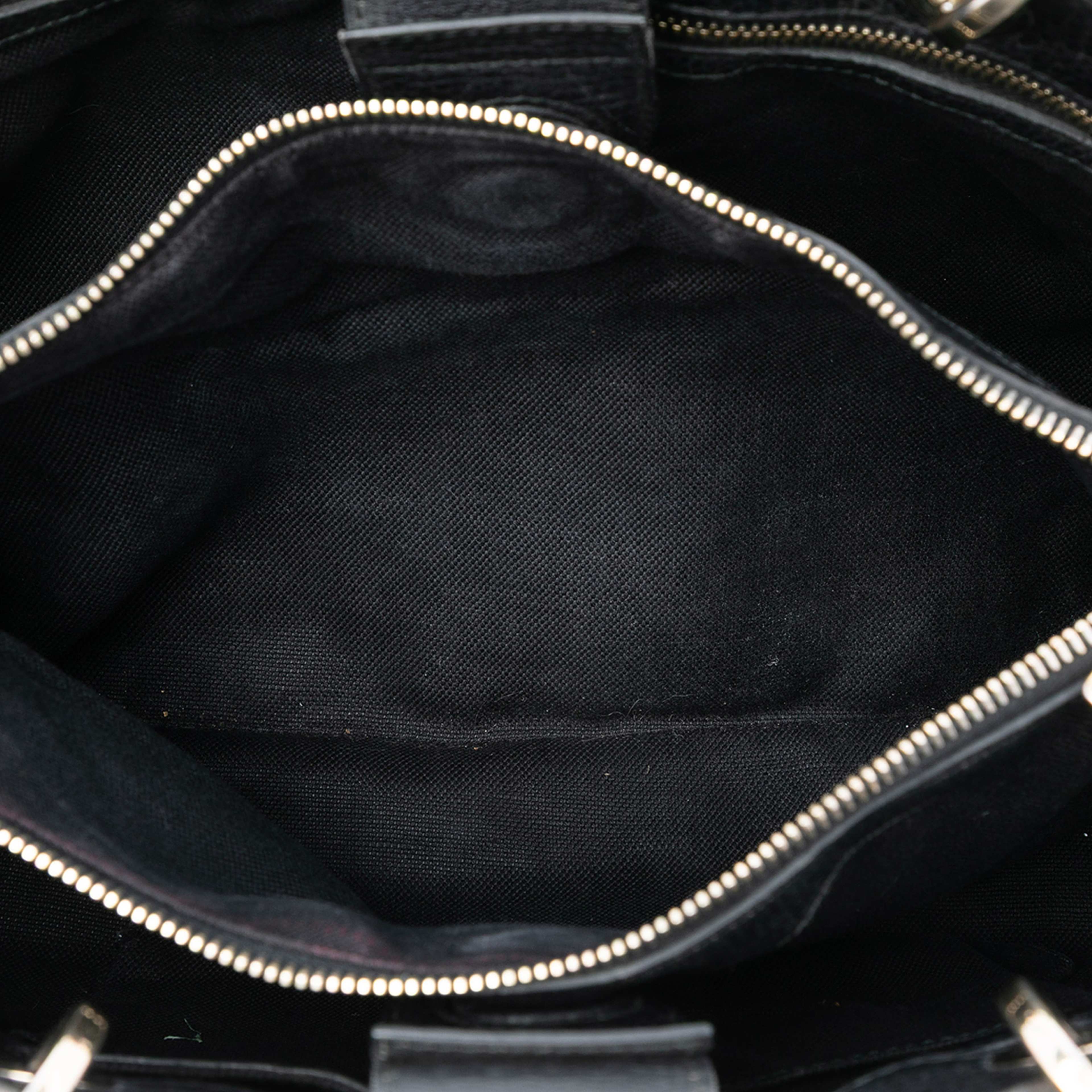 Gucci Medium Calfskin Bamboo Shopper Satchel, från Luxclusif, i färgen black. Klicka för att öppna bilden i stort format