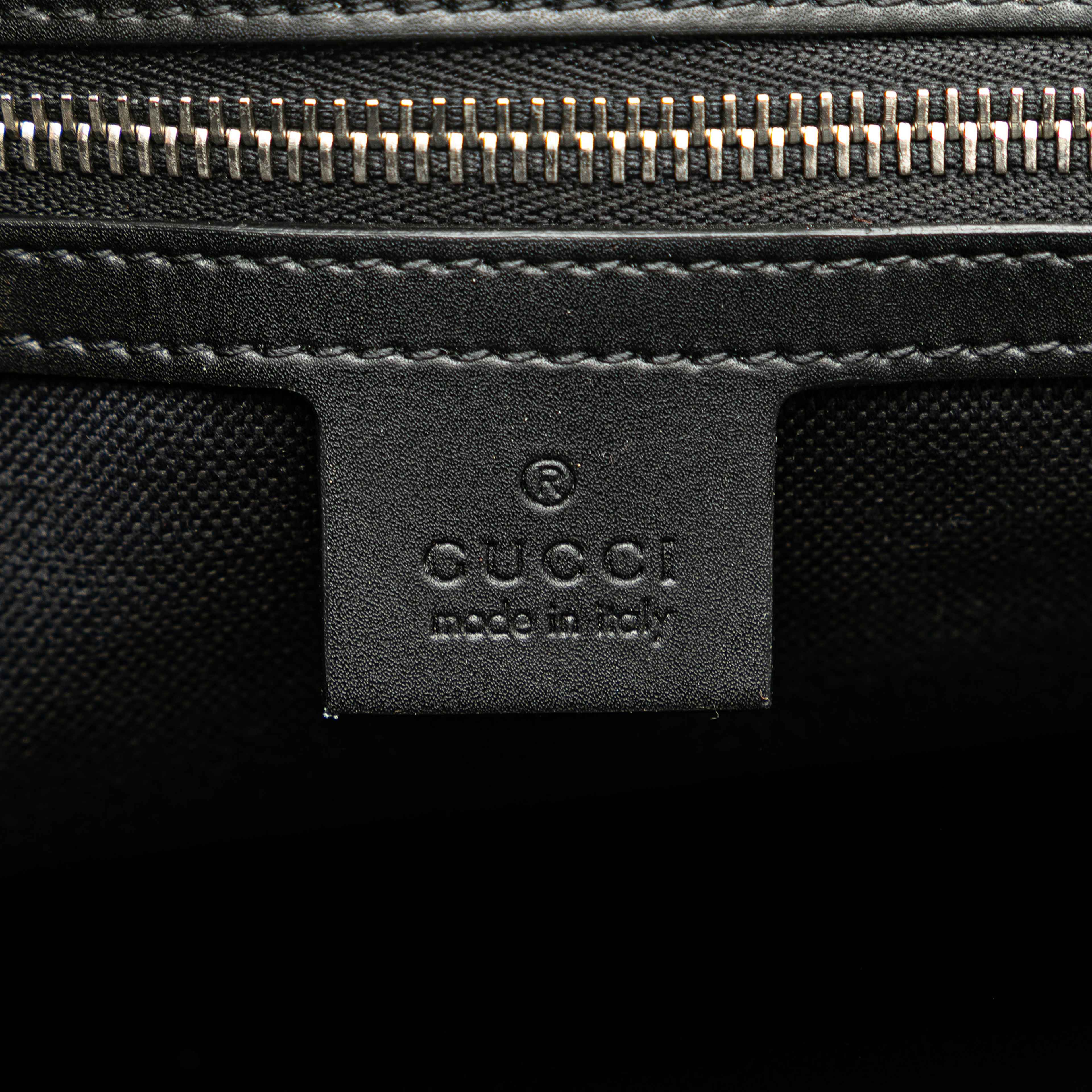 Gucci Gg Supreme Convertible Soft Tote, från Luxclusif, i färgen black. Klicka för att öppna bilden i stort format
