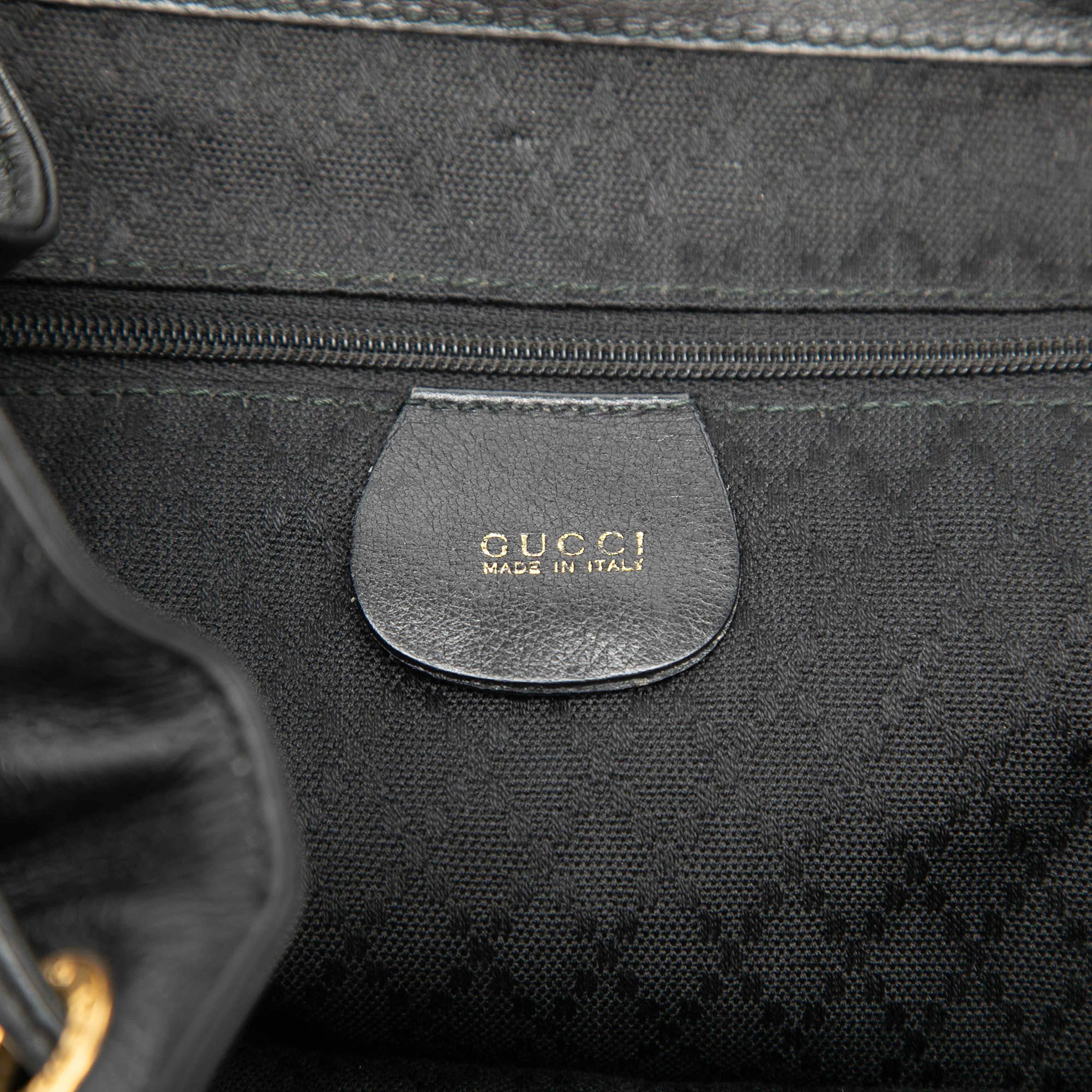 Gucci Calfskin Bamboo Drawstring Backpack, från Luxclusif, i färgen black. Klicka för att öppna bilden i stort format