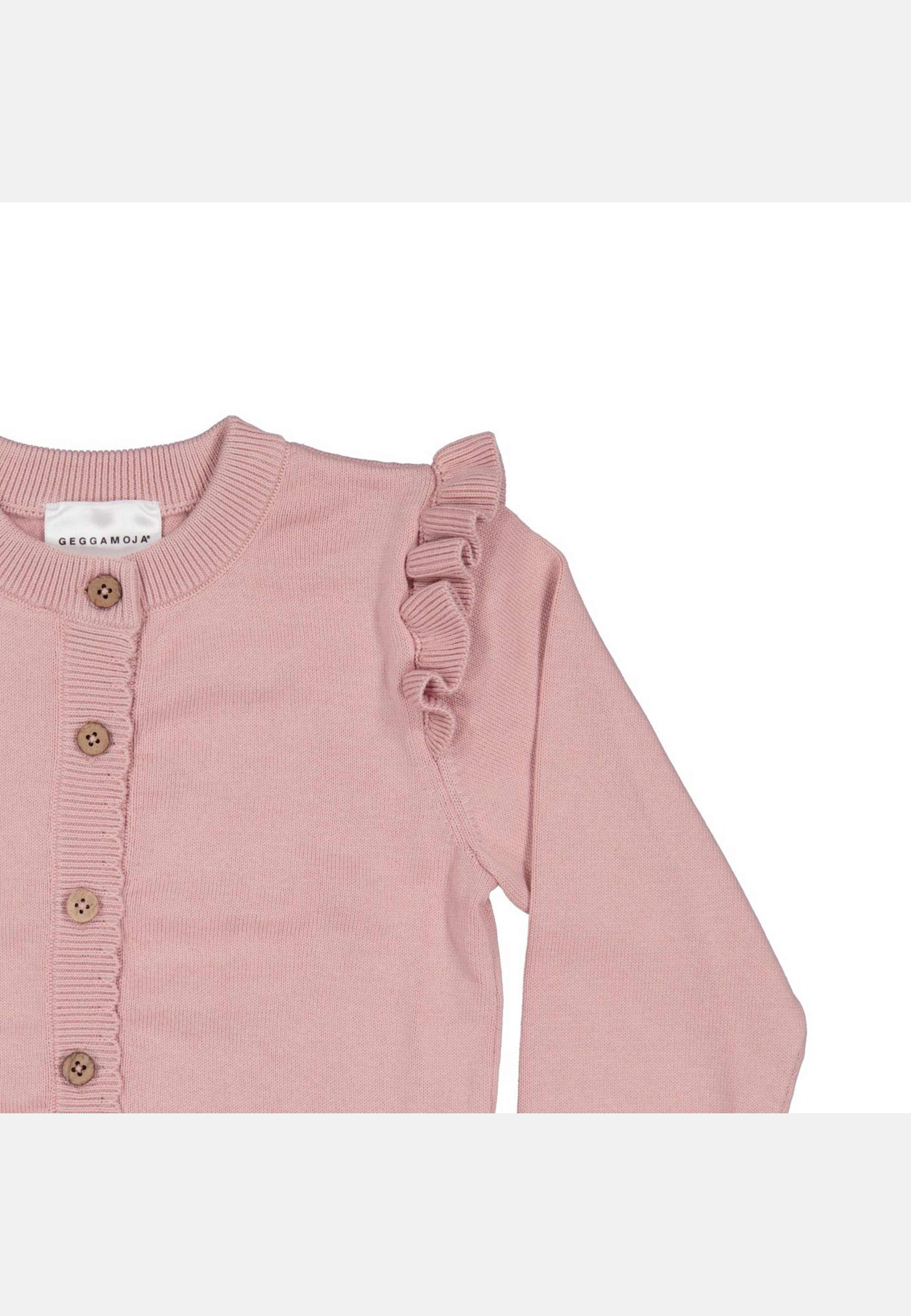 Cardigan, från Geggamoja, i färgen old pink. Klicka för att öppna bilden i stort format