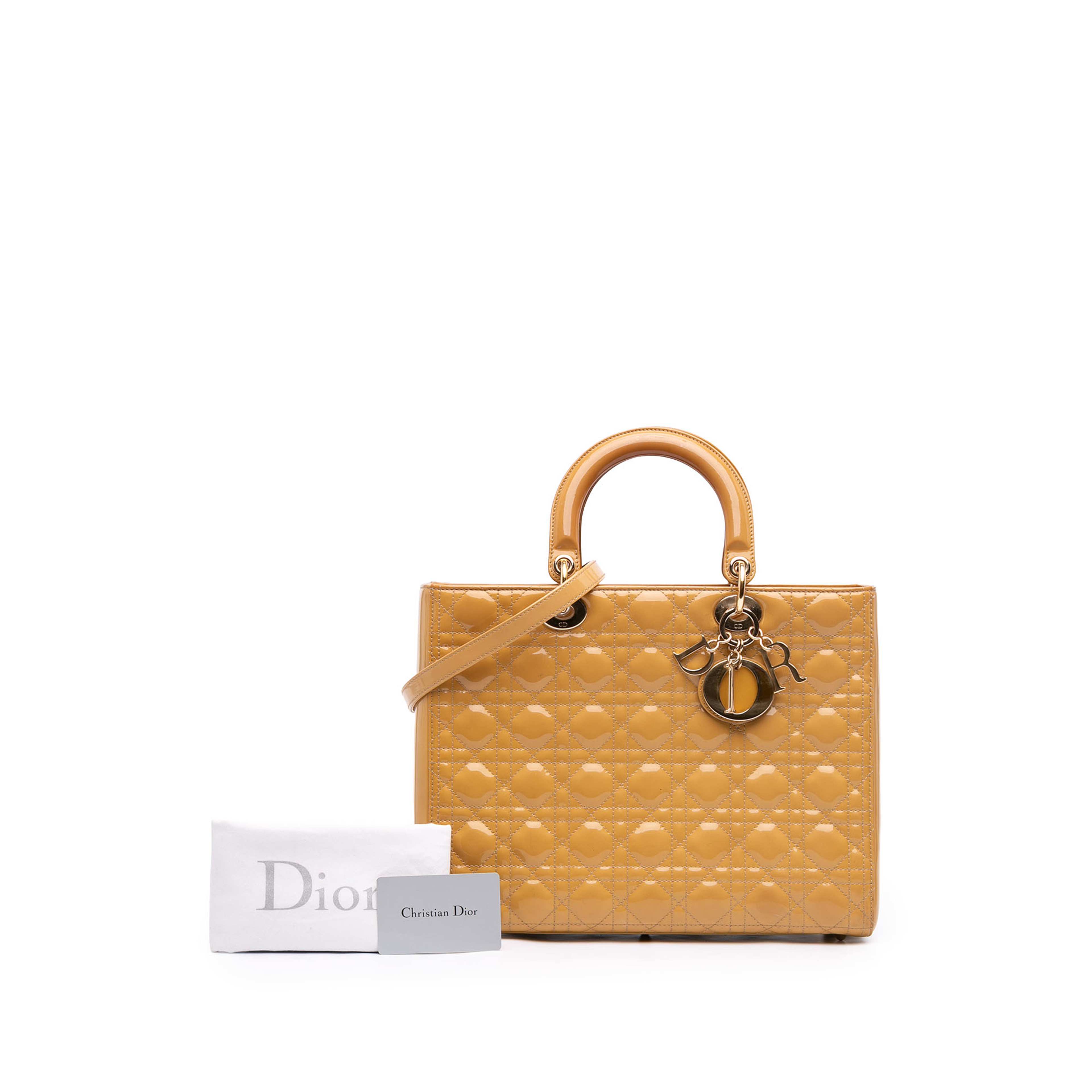 Dior Large Patent Cannage Lady Dior, från Luxclusif, i färgen beige. Klicka för att öppna bilden i stort format