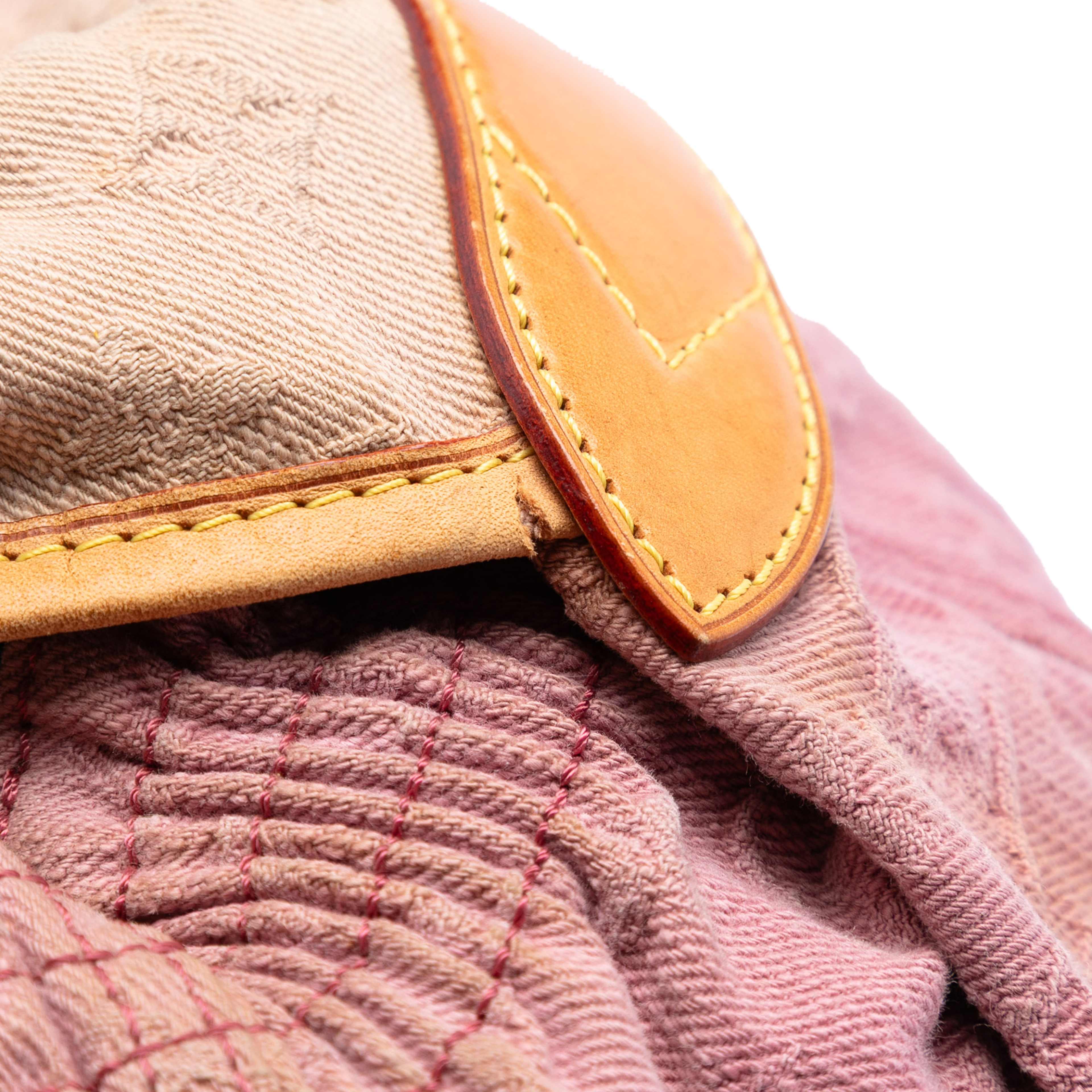 Louis Vuitton Monogram Denim Sunshine, från Luxclusif, i färgen rosa. Klicka för att öppna bilden i stort format