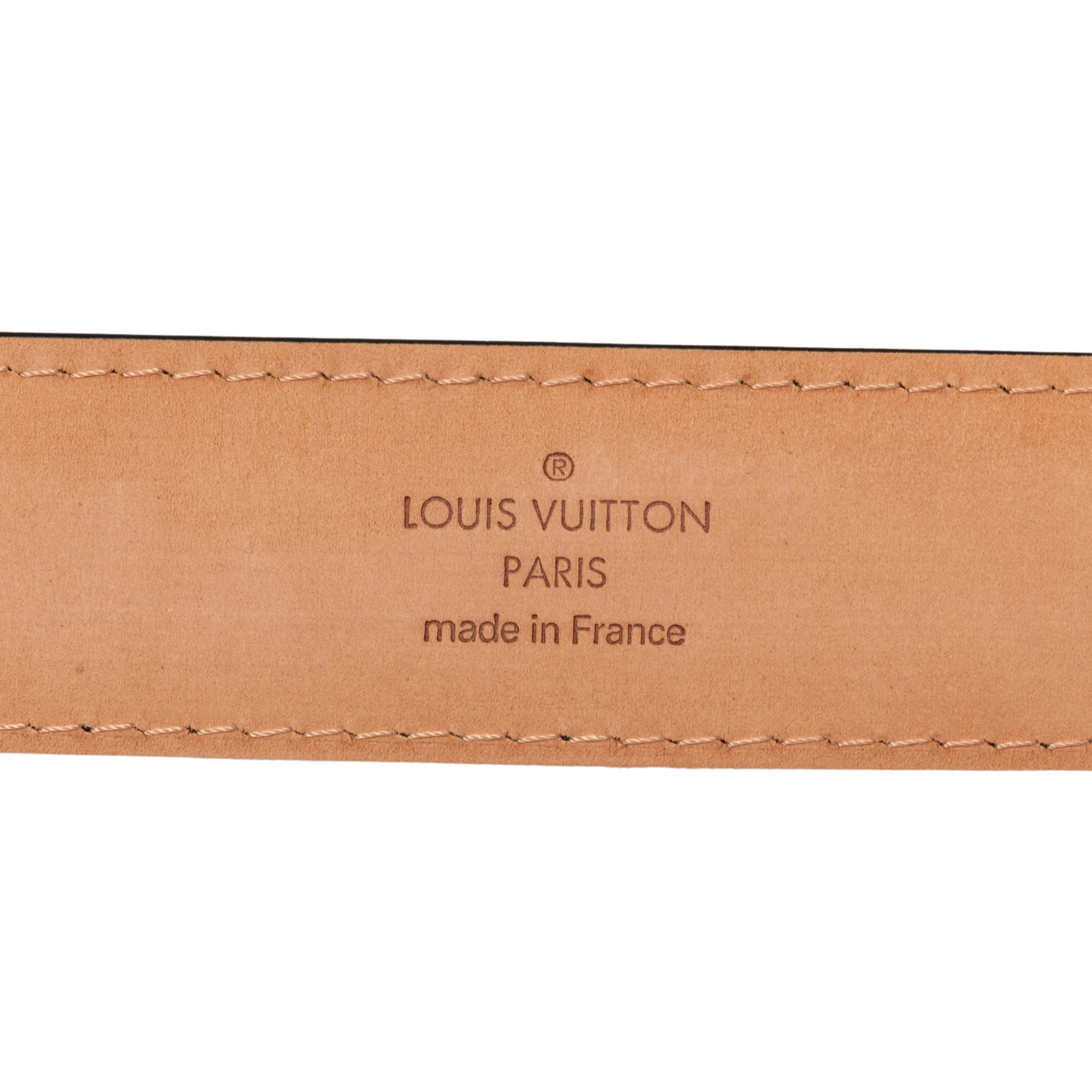 Louis Vuitton Taiga Ceinture Classique Belt, från Luxclusif, i färgen svart. Klicka för att öppna bilden i stort format
