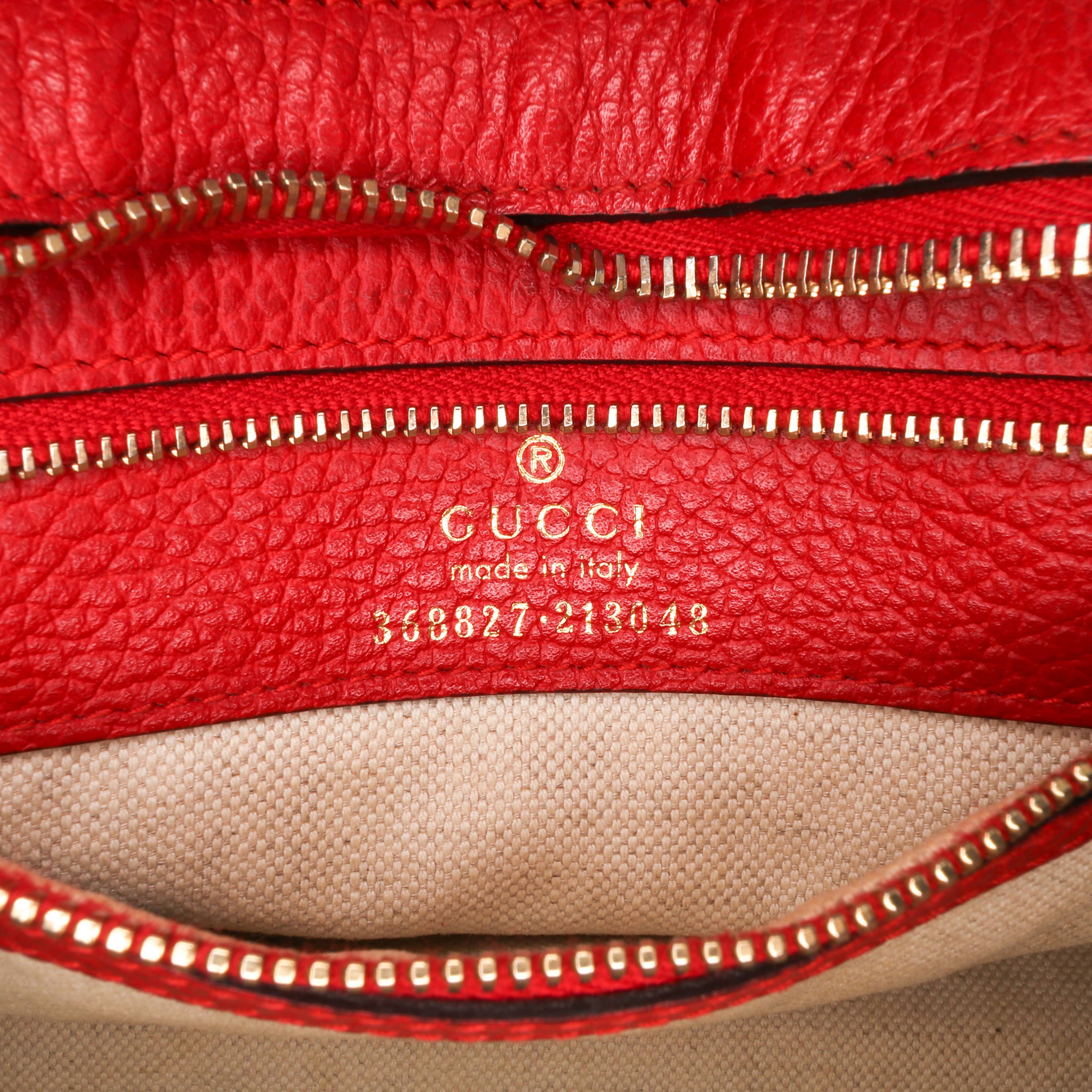 Gucci Mini Leather Swing Satchel, från Luxclusif, i färgen red. Klicka för att öppna bilden i stort format