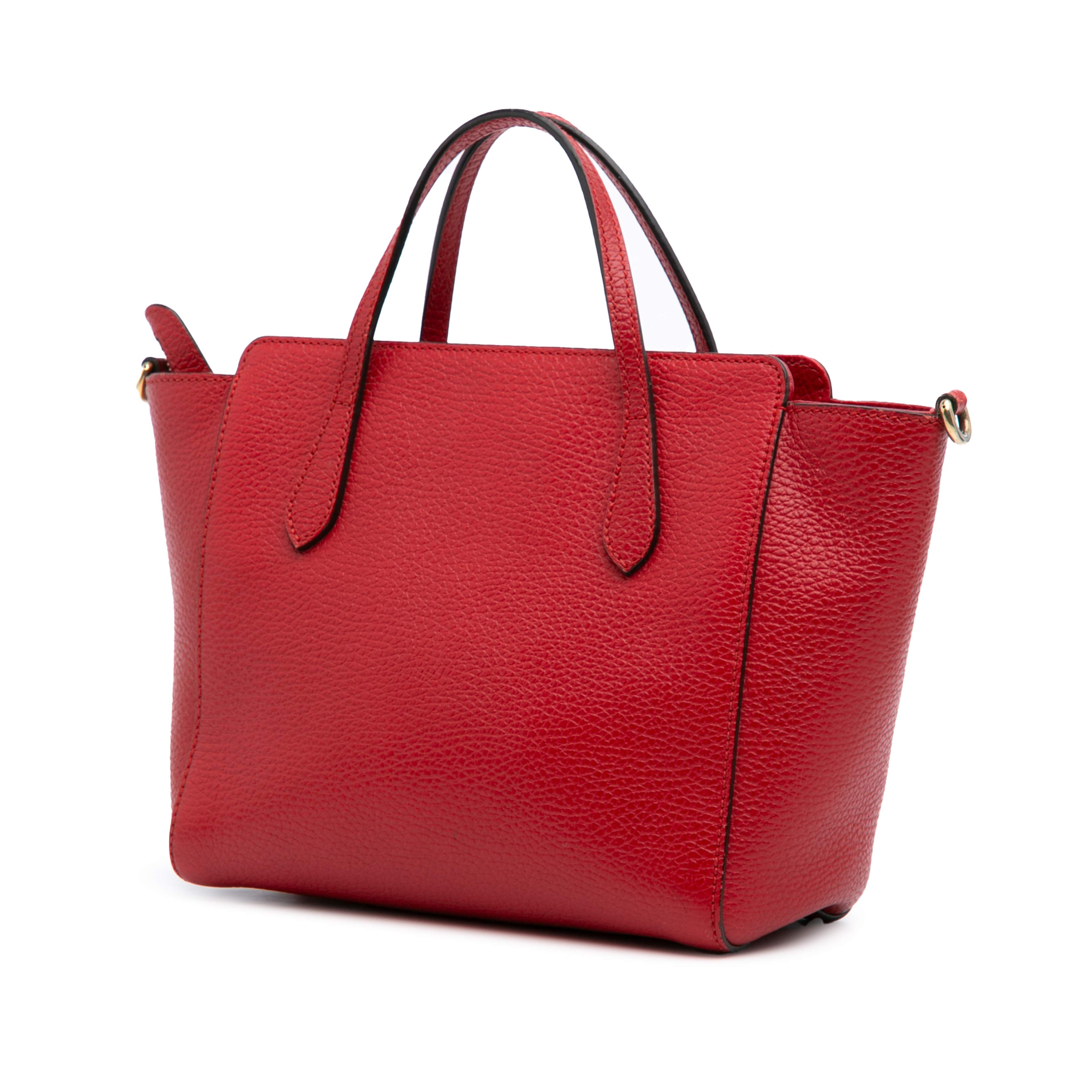 Gucci Mini Leather Swing Satchel, från Luxclusif, i färgen red. Klicka för att öppna bilden i stort format