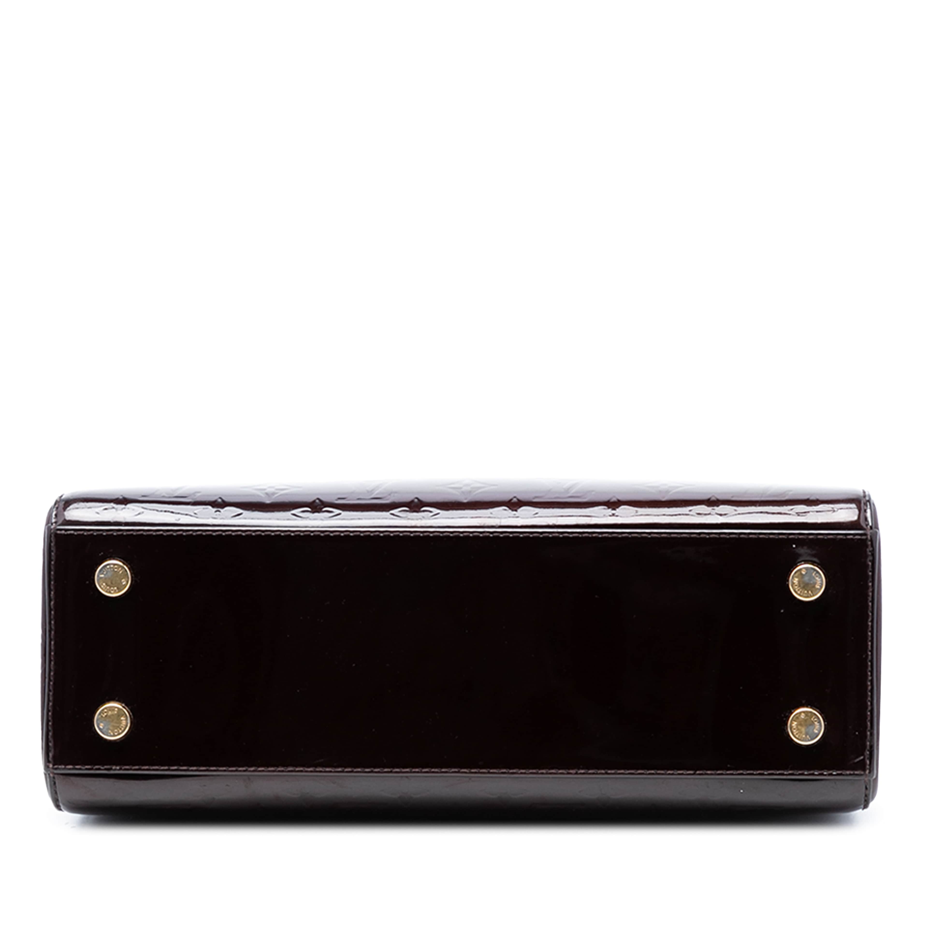 Louis Vuitton Monogram Vernis Brea Mm, från Luxclusif, i färgen purple. Klicka för att öppna bilden i stort format