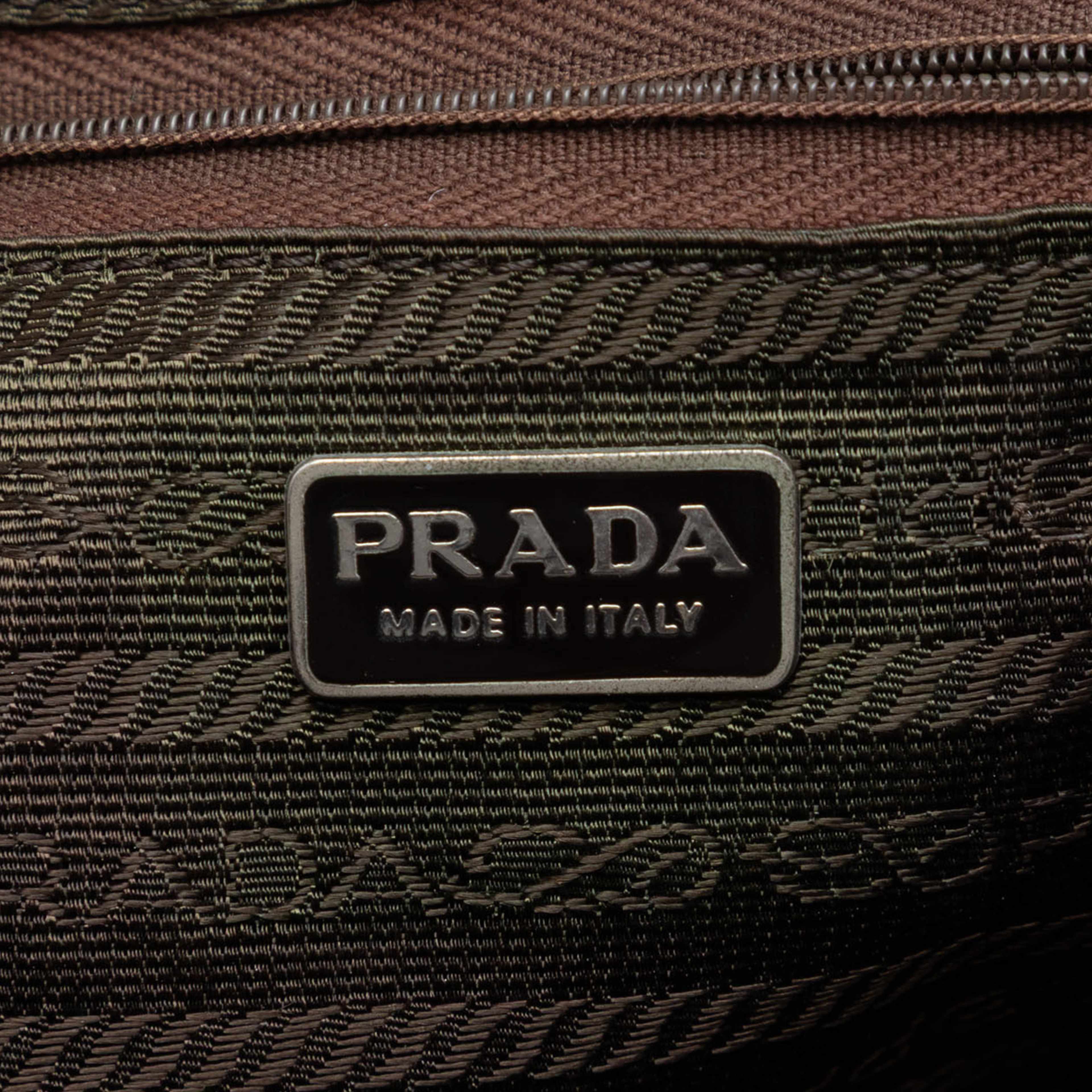 Prada Metallic Nappa Frame Crossbody, från Luxclusif, i färgen dark brown. Klicka för att öppna bilden i stort format