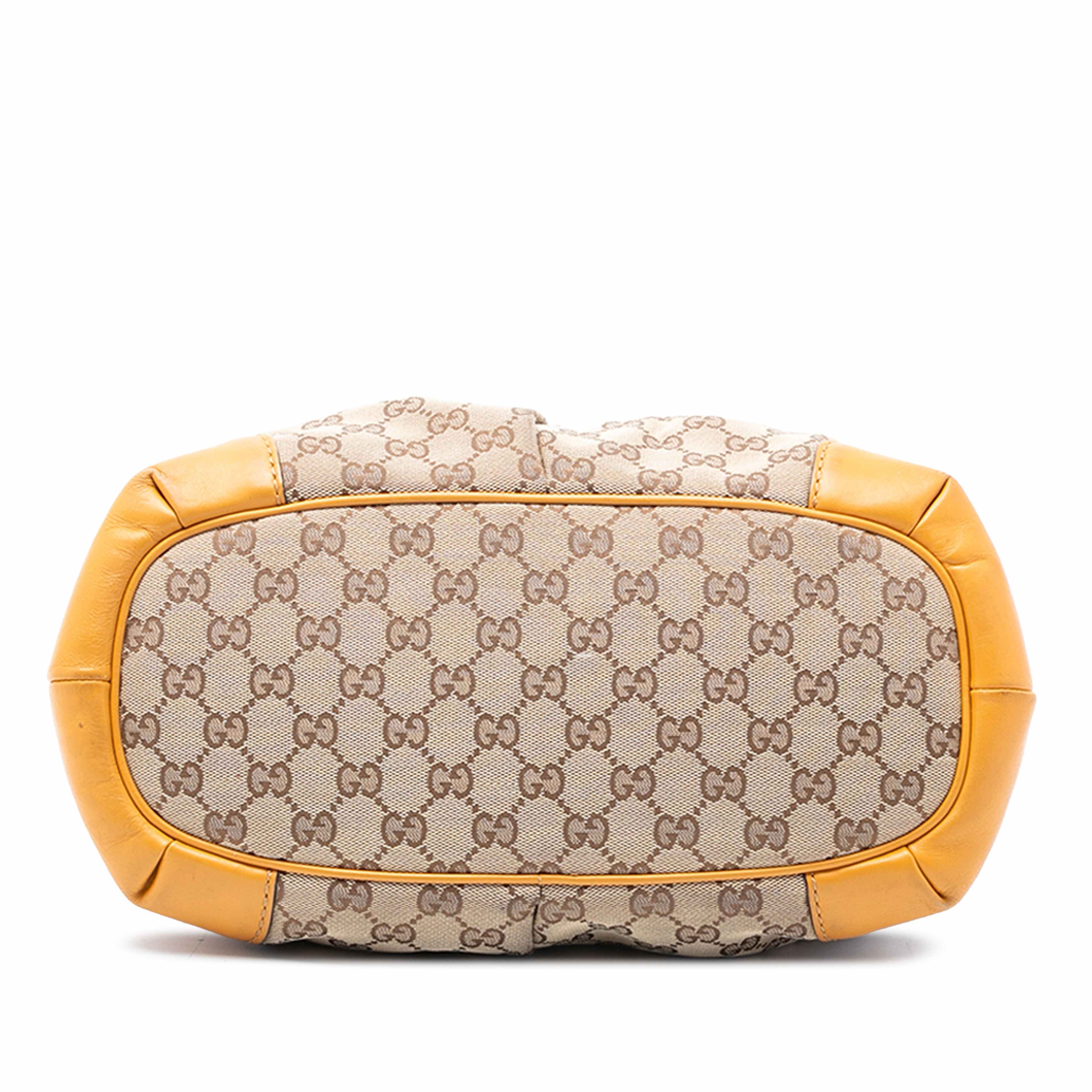 Gucci Gg Canvas Sukey Satchel, från Luxclusif, i färgen beige. Klicka för att öppna bilden i stort format